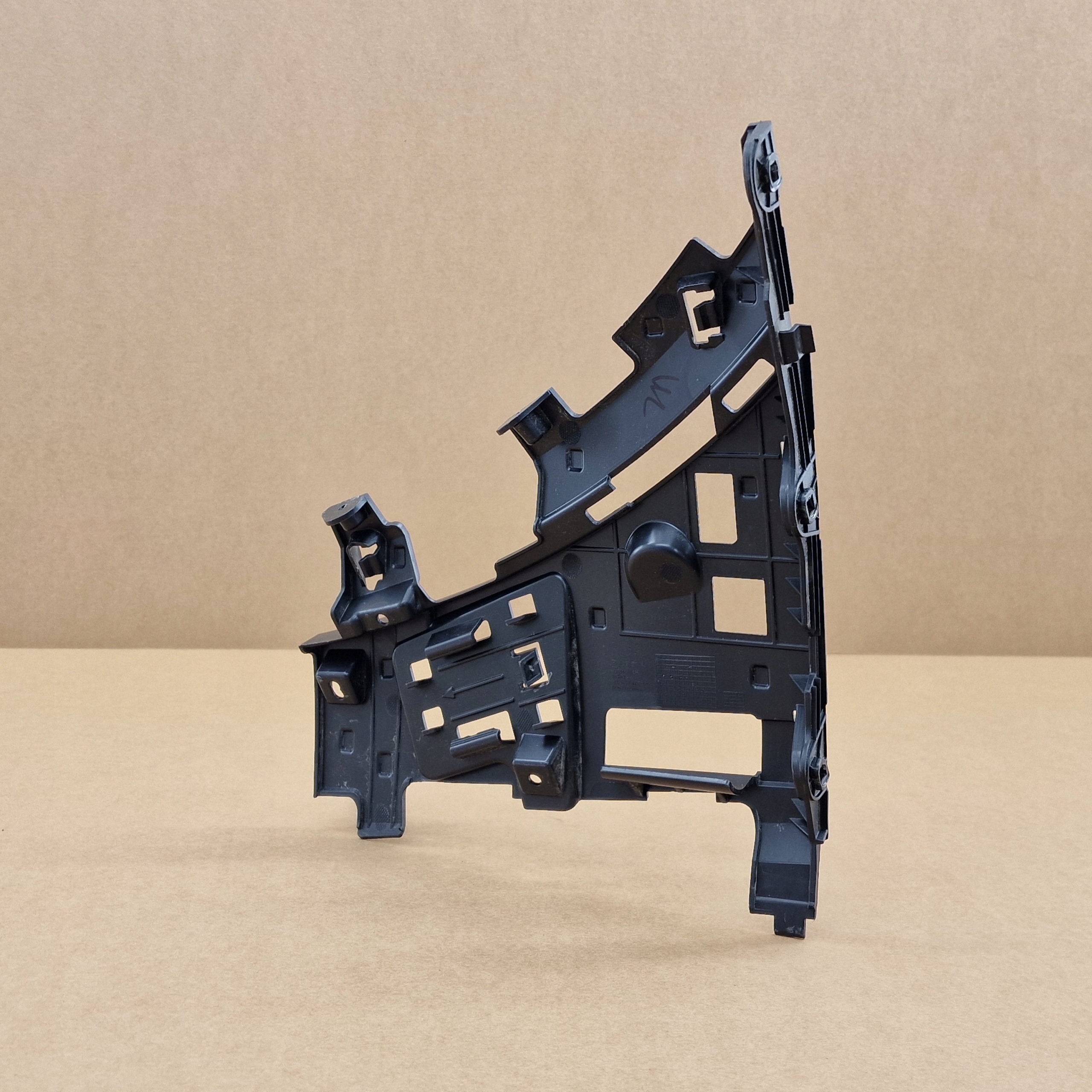 left support holder of a bumper front POLESTAR 3