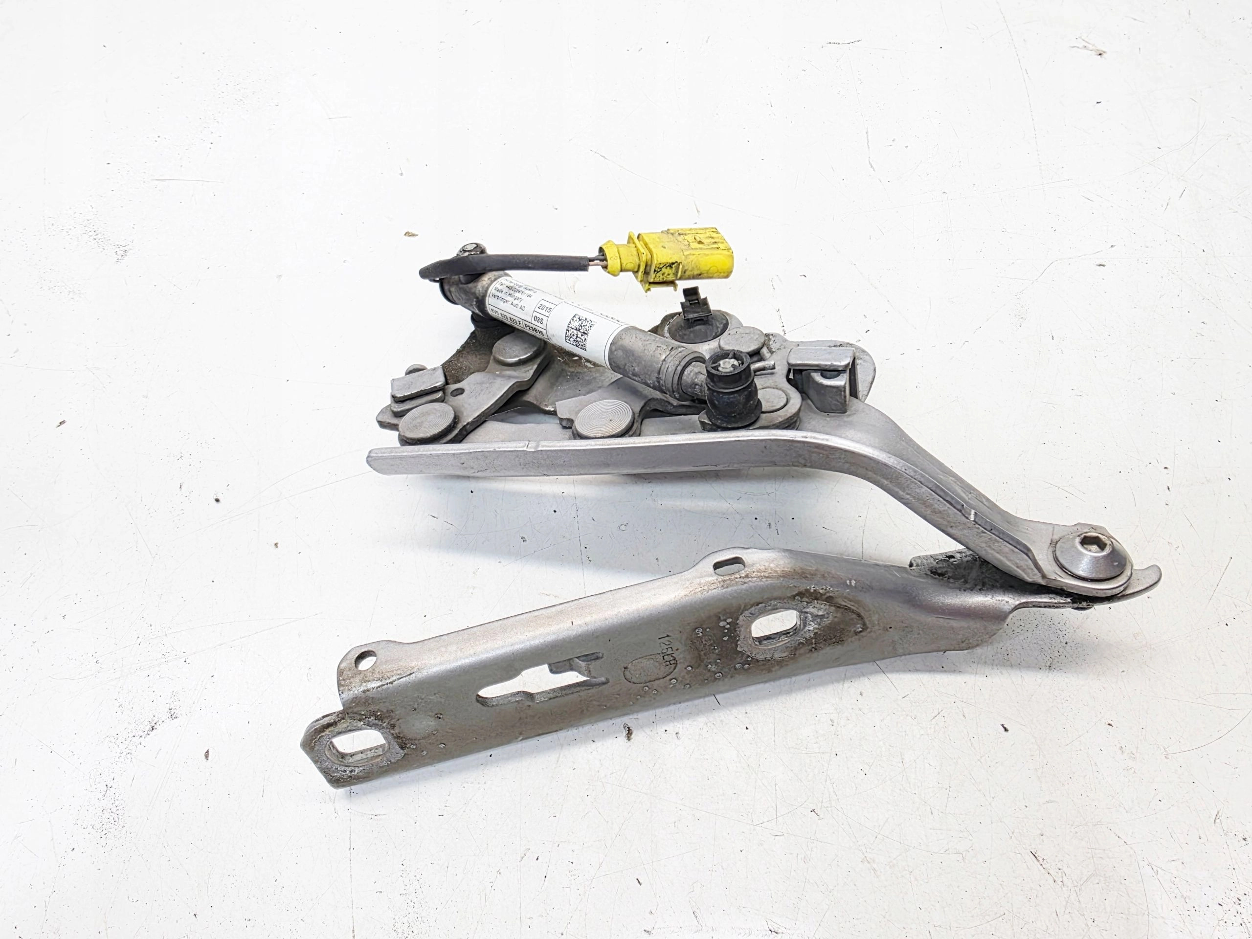 hinge bonnets left + NABOJ AUDI A3 8V LIFT 8V0823301F 8V0823823F