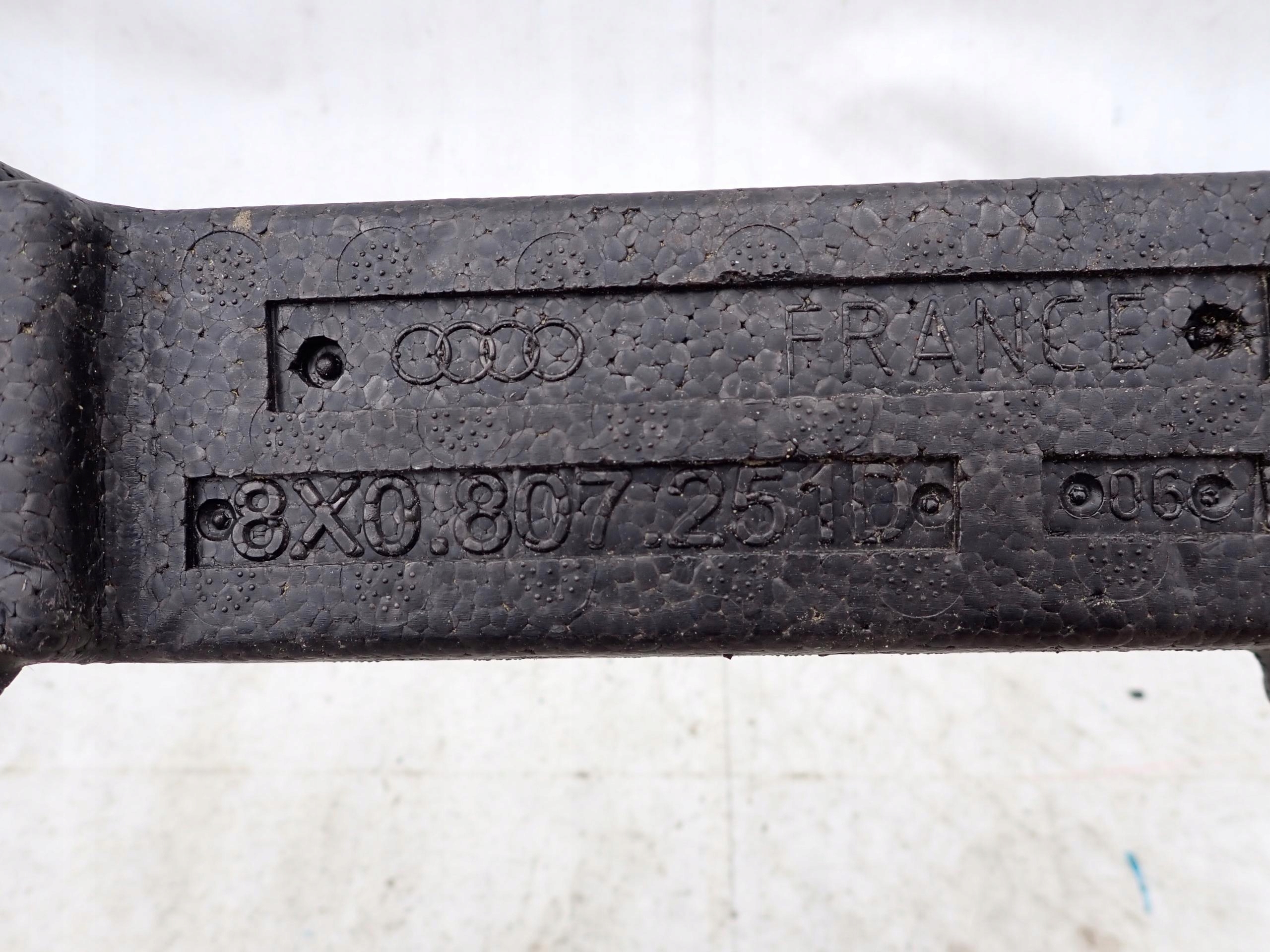 AUDI A1 8X0 ABSORBER der Stoßstange vorne 8X0807251D