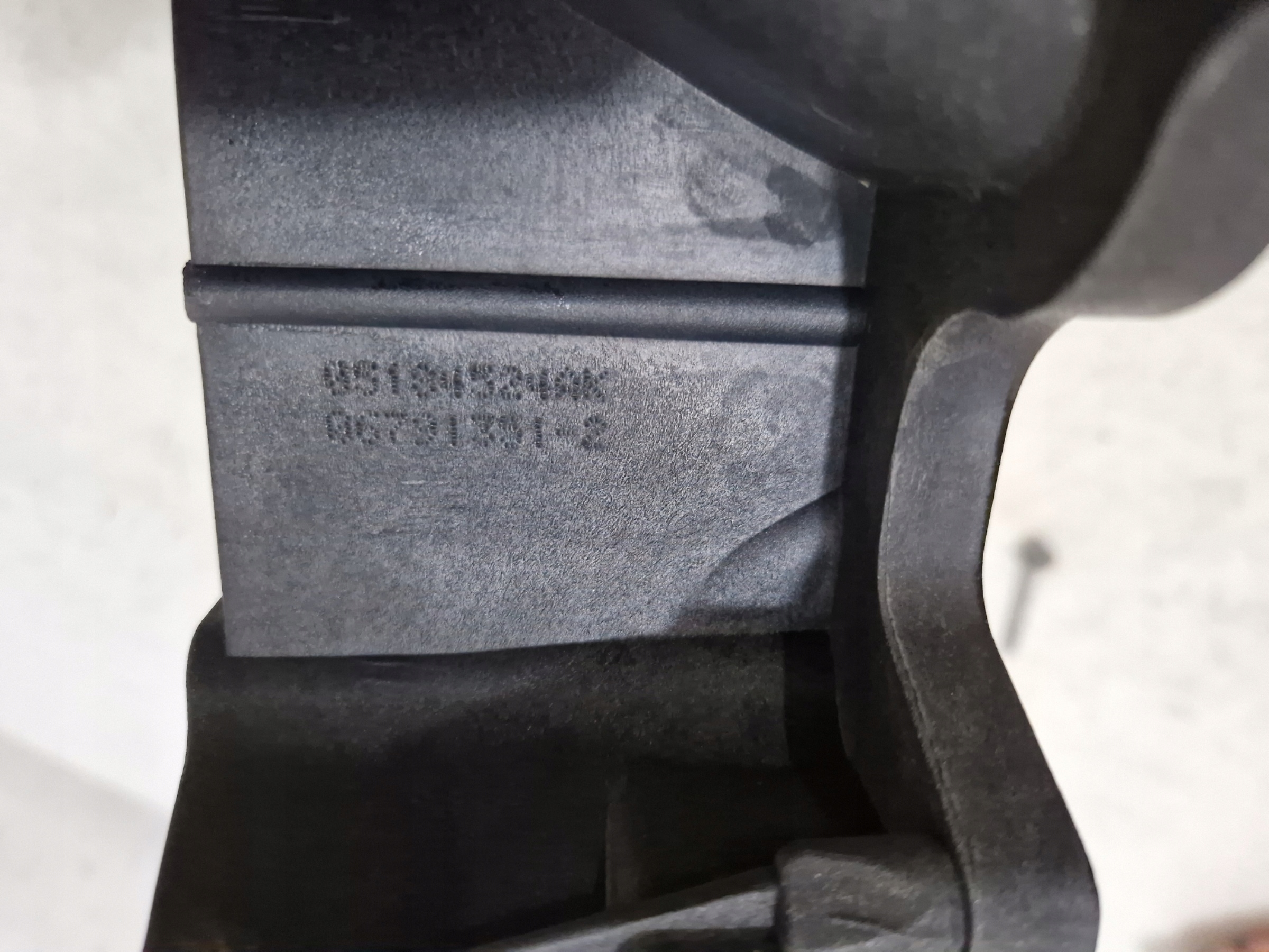 DODGE CHALLENGER 2019- 3.6 V6 intake manifold holder 05184524AK