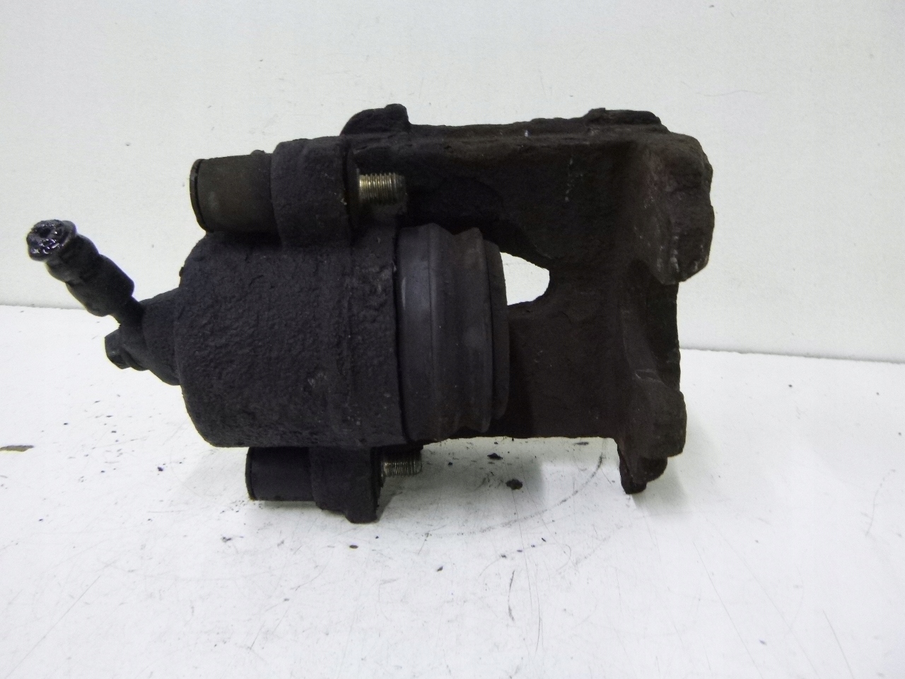 caliper brake front Volkswagen Polo 9N 1.2 03r.