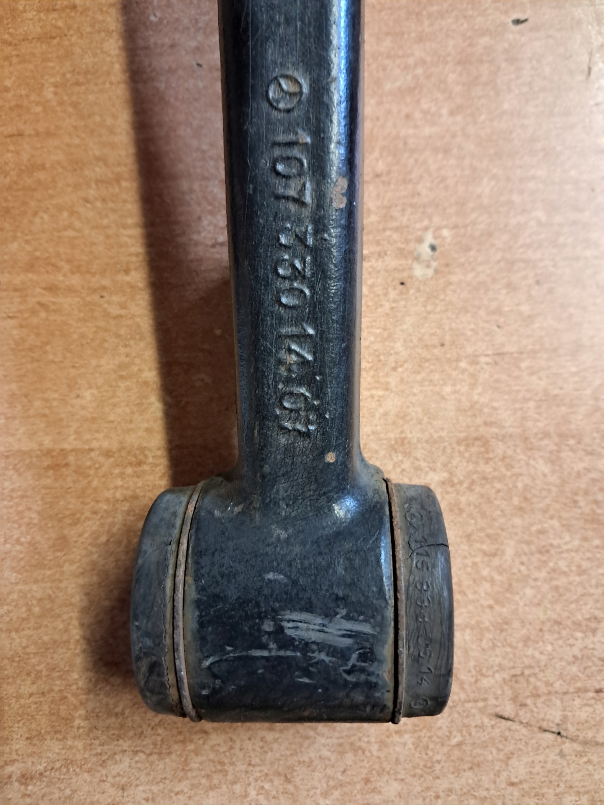 arm left upper MERCEDES 107 560 1073301407