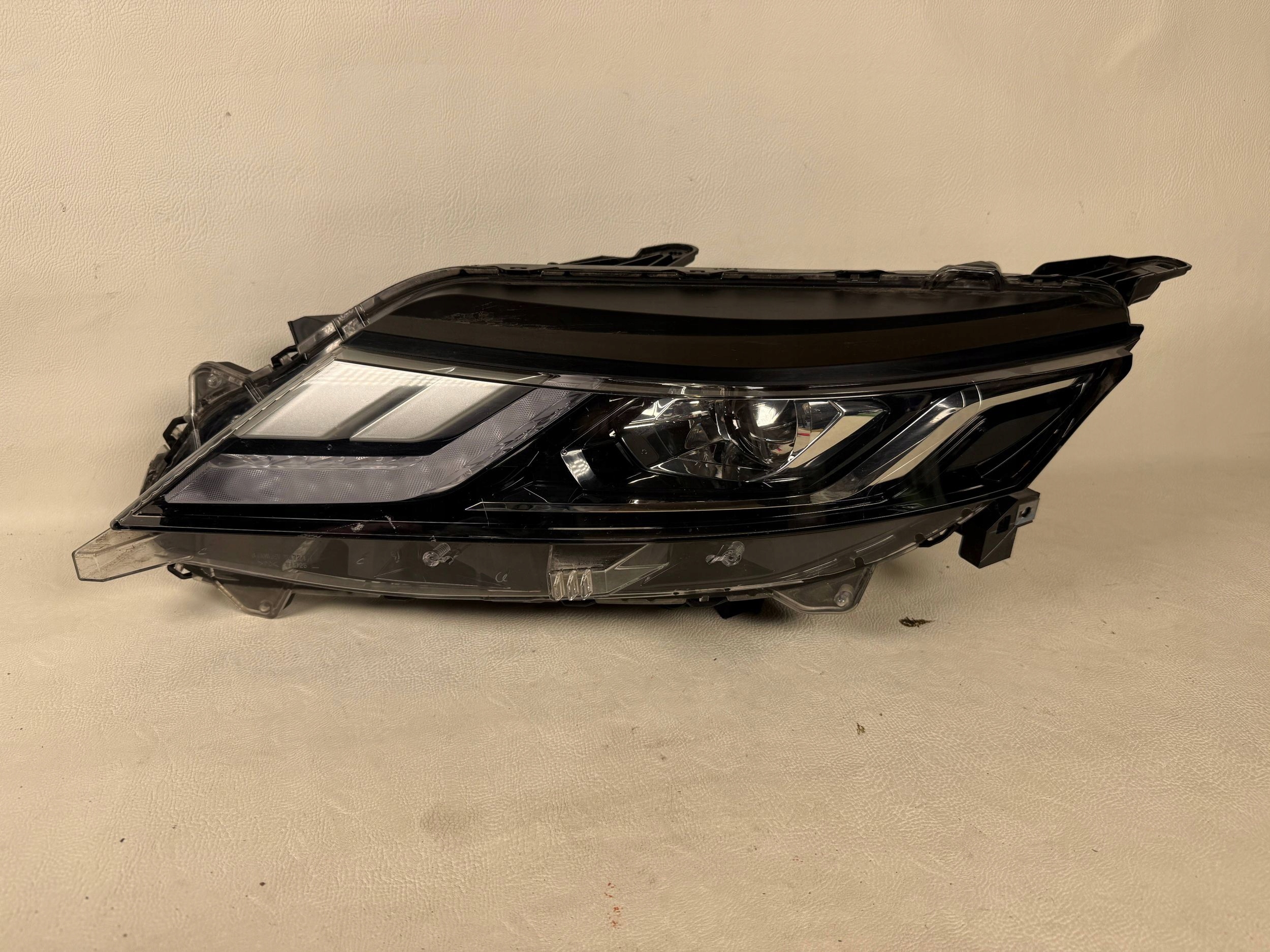 Mitsubishi L200 19- Full Led light left front front