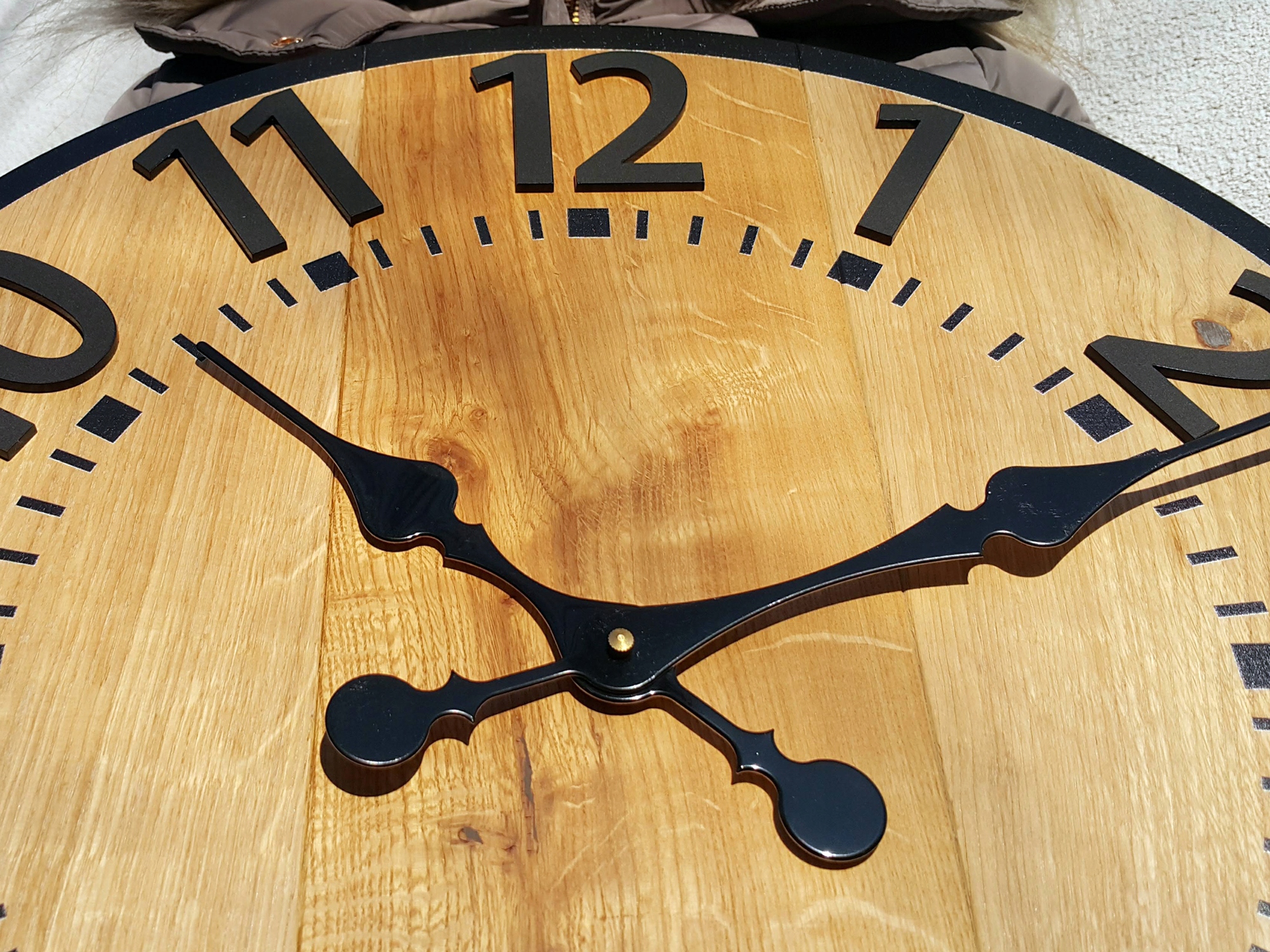 ZEGAR ŚCIENNY DREWNIANY DĄB BERLIN 49 CM MASYWNY Materiał dominujący drewno