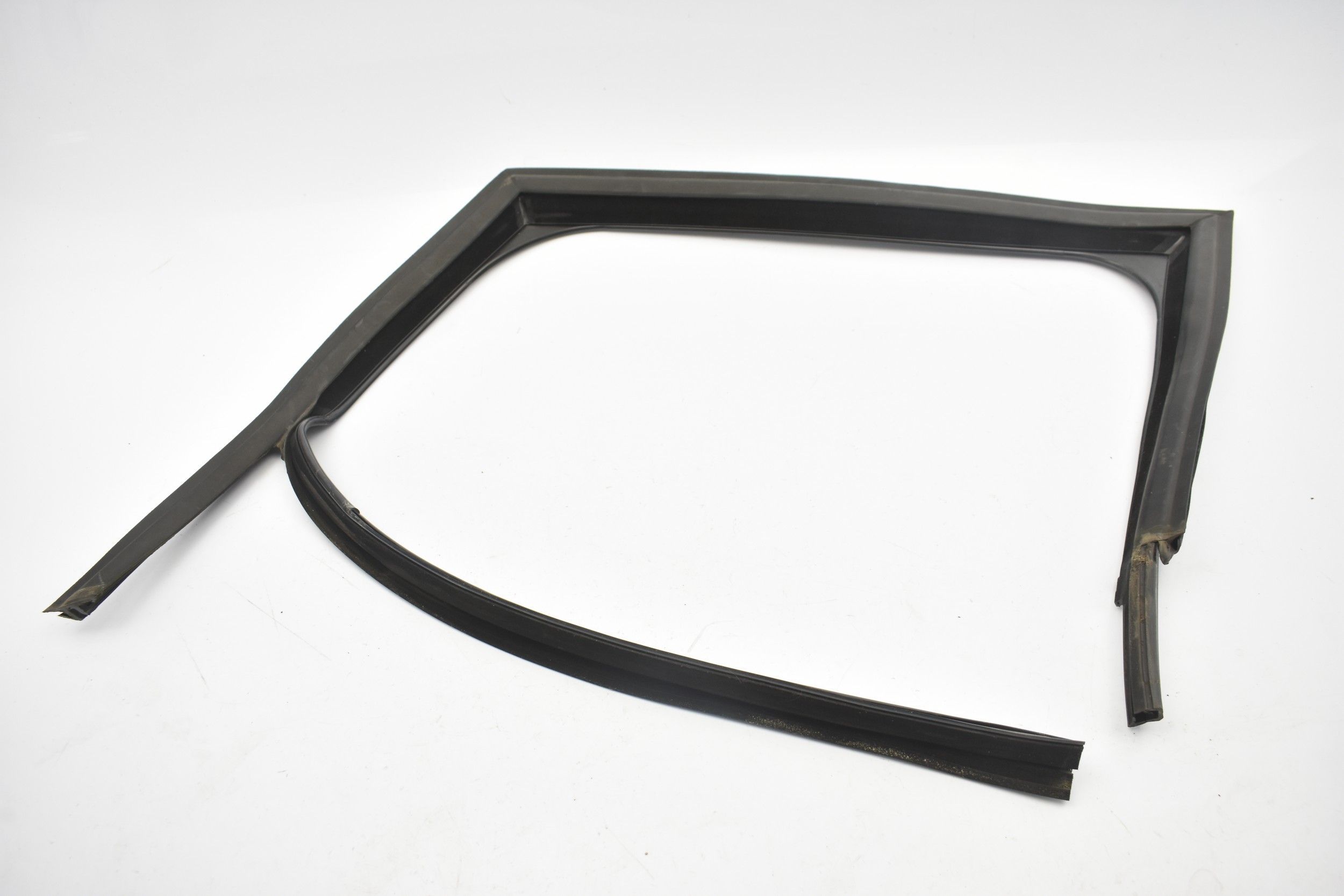 Уплотнитель стекла двери левый передний 7322515 MINI F55