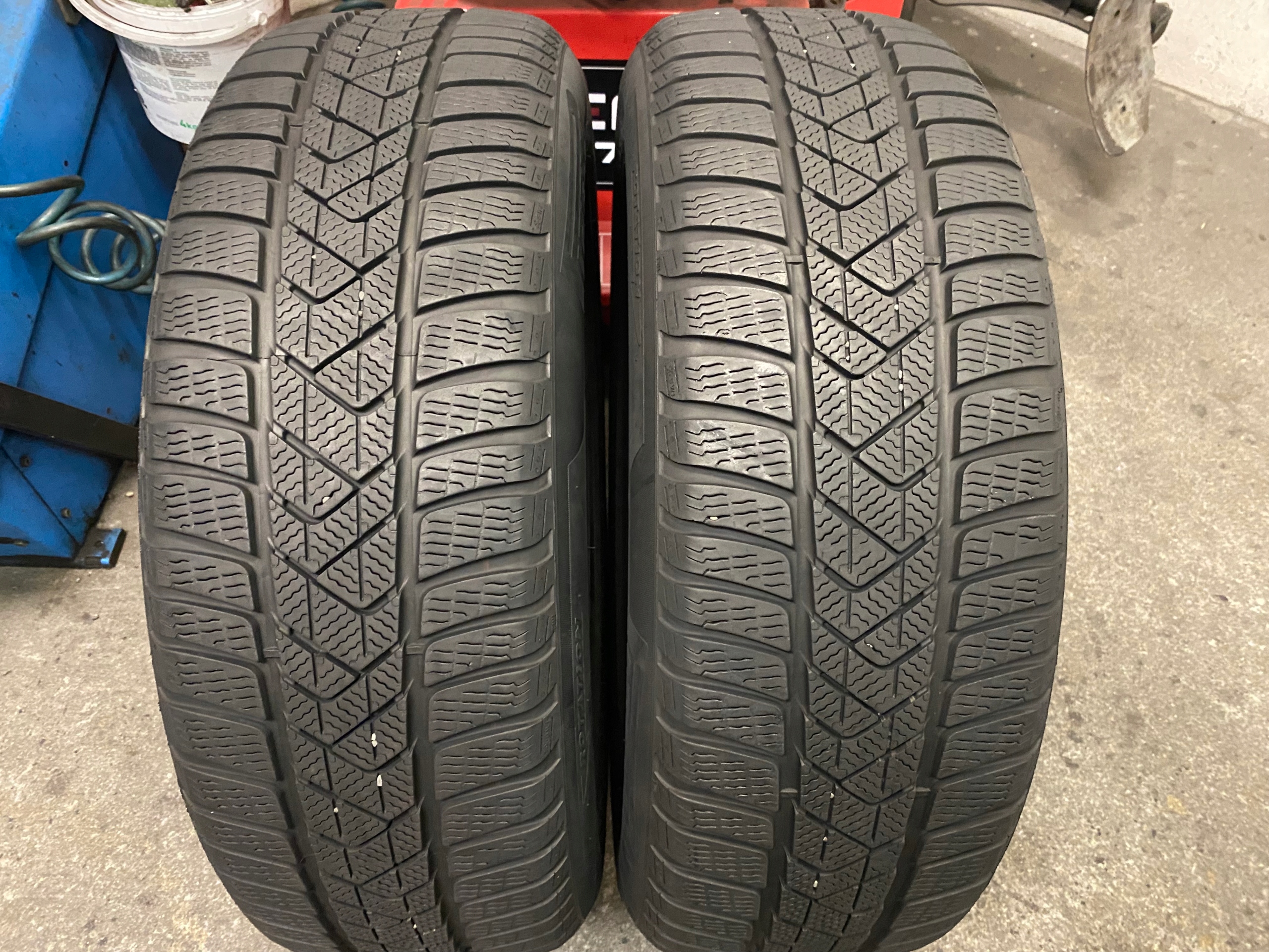 2 tyres winter 225/60R18 Pirelli SOTTOZERO 3 6,5mm