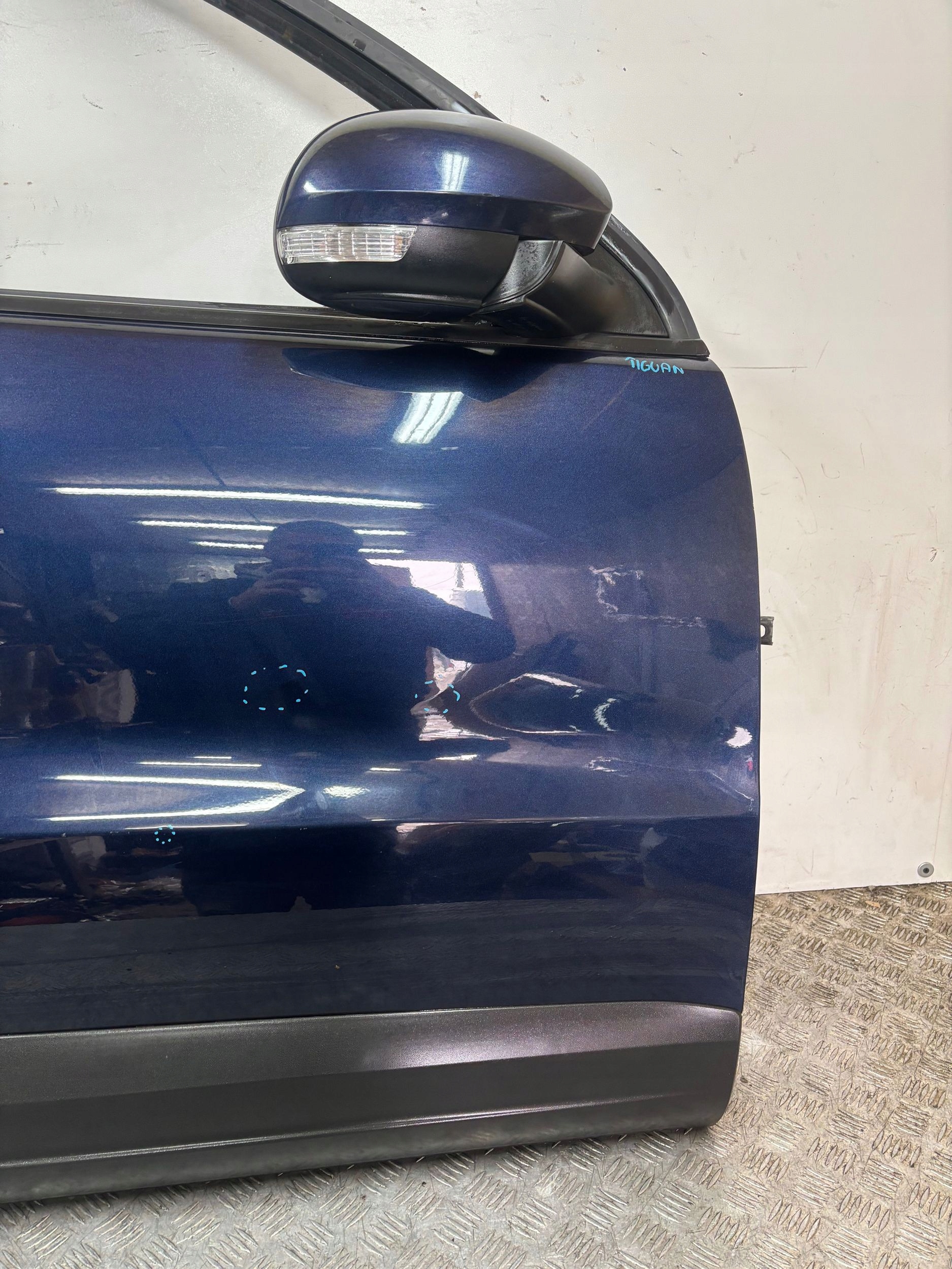 door front front right VW TIGUAN and 5N0 08
