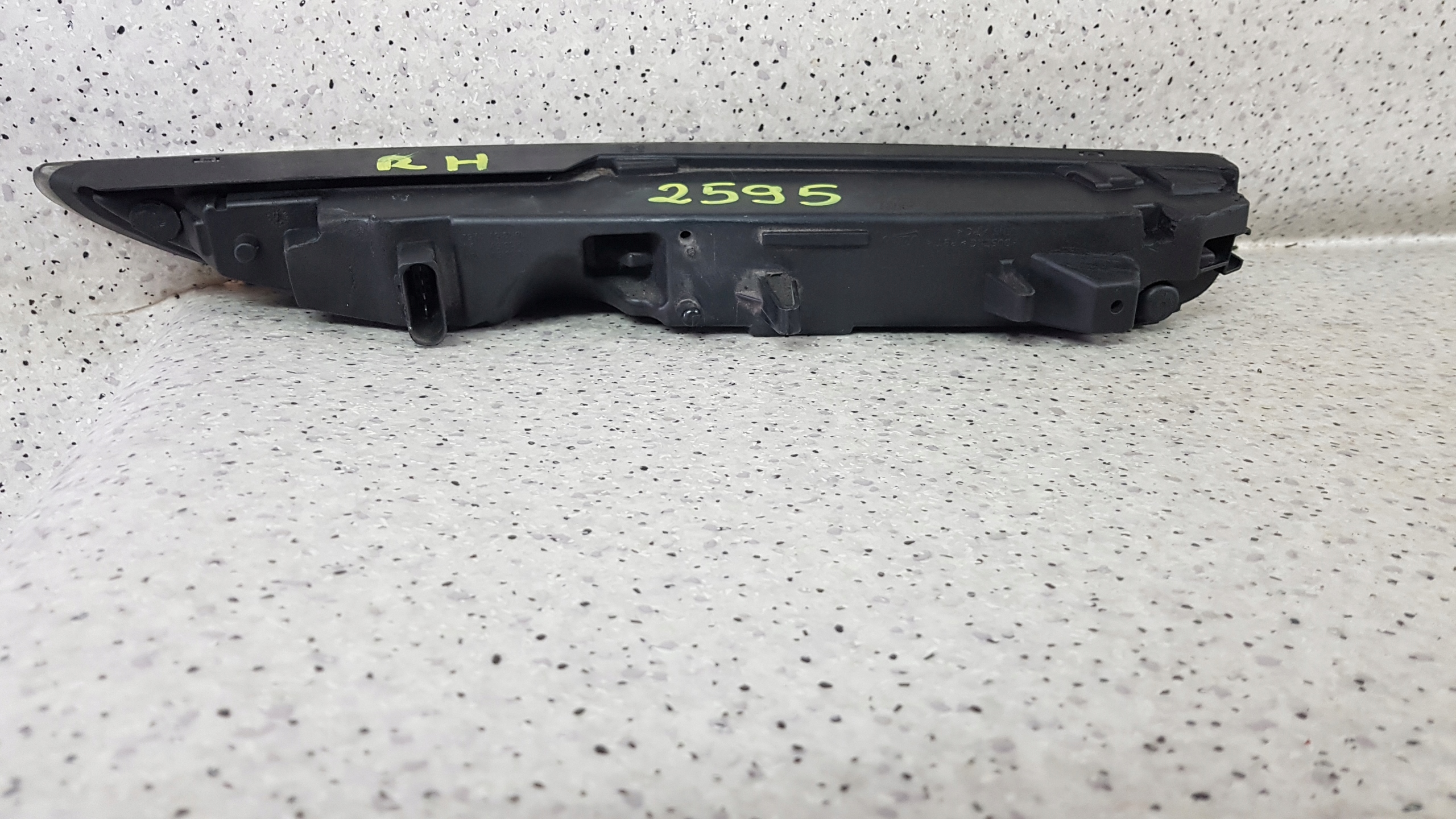 PORSCHE CAYENNE II 7P 2010 - left light DRL LED 2595