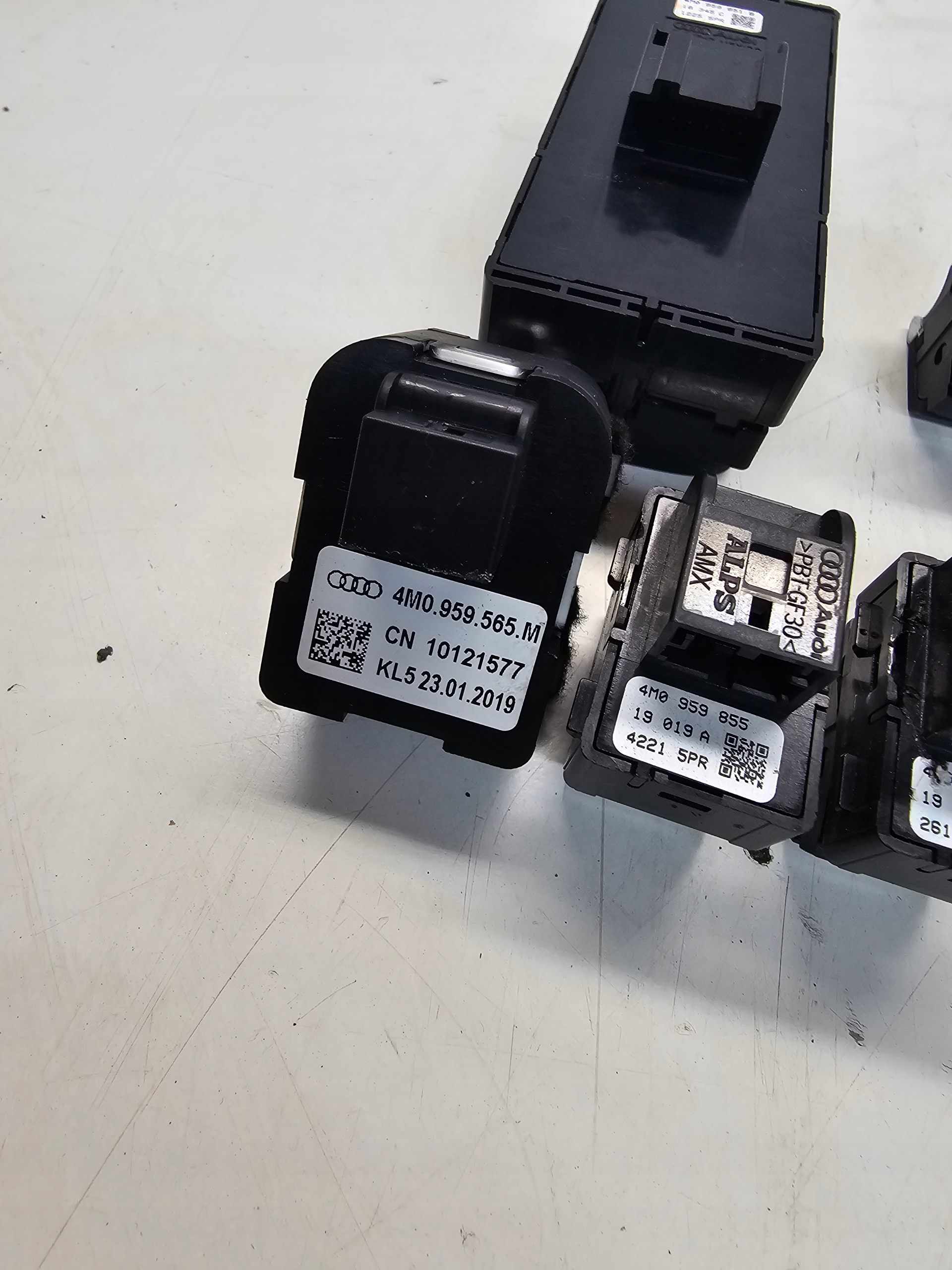 switch switch of the window AUDI A4 B9 A5 8W Q7 4M 4M0959851B KOMPLET
