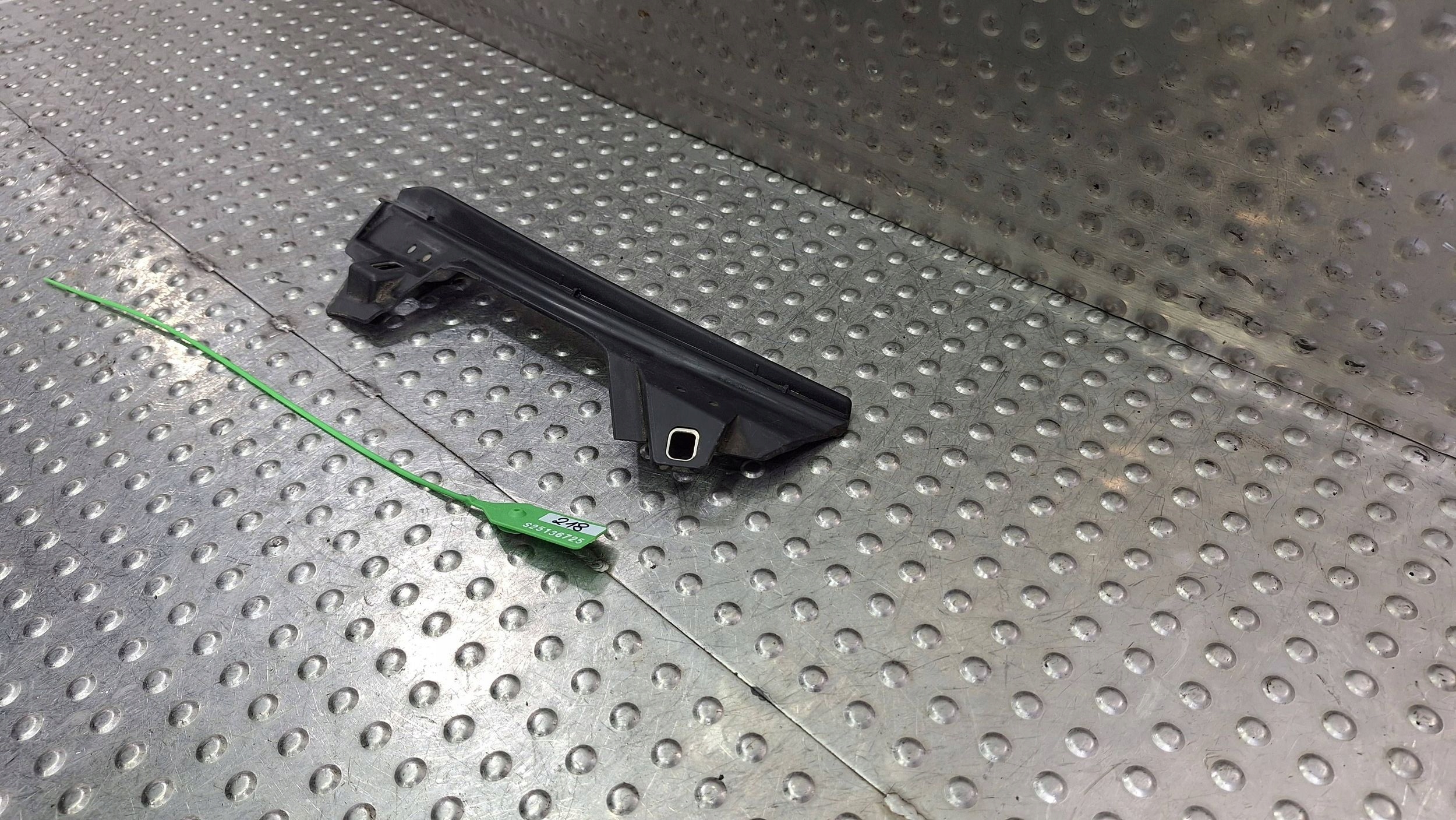 holder support NADKOLA left rear part rear 4J3853817 AUDI E-TRON GT
