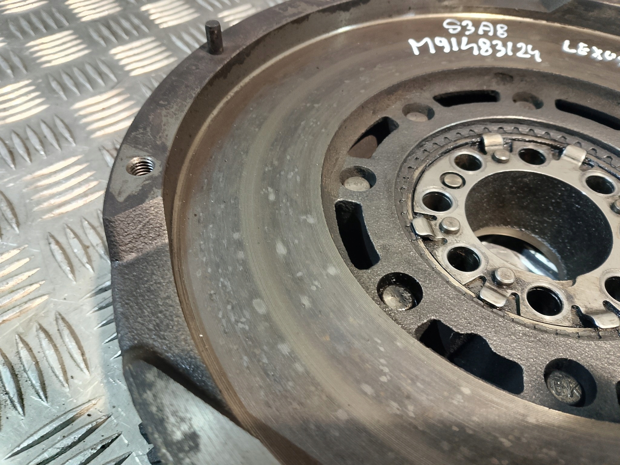 wheel flywheel flywheel DWUMASA LEXUS IS 220 2.2 D 177 KM LUK