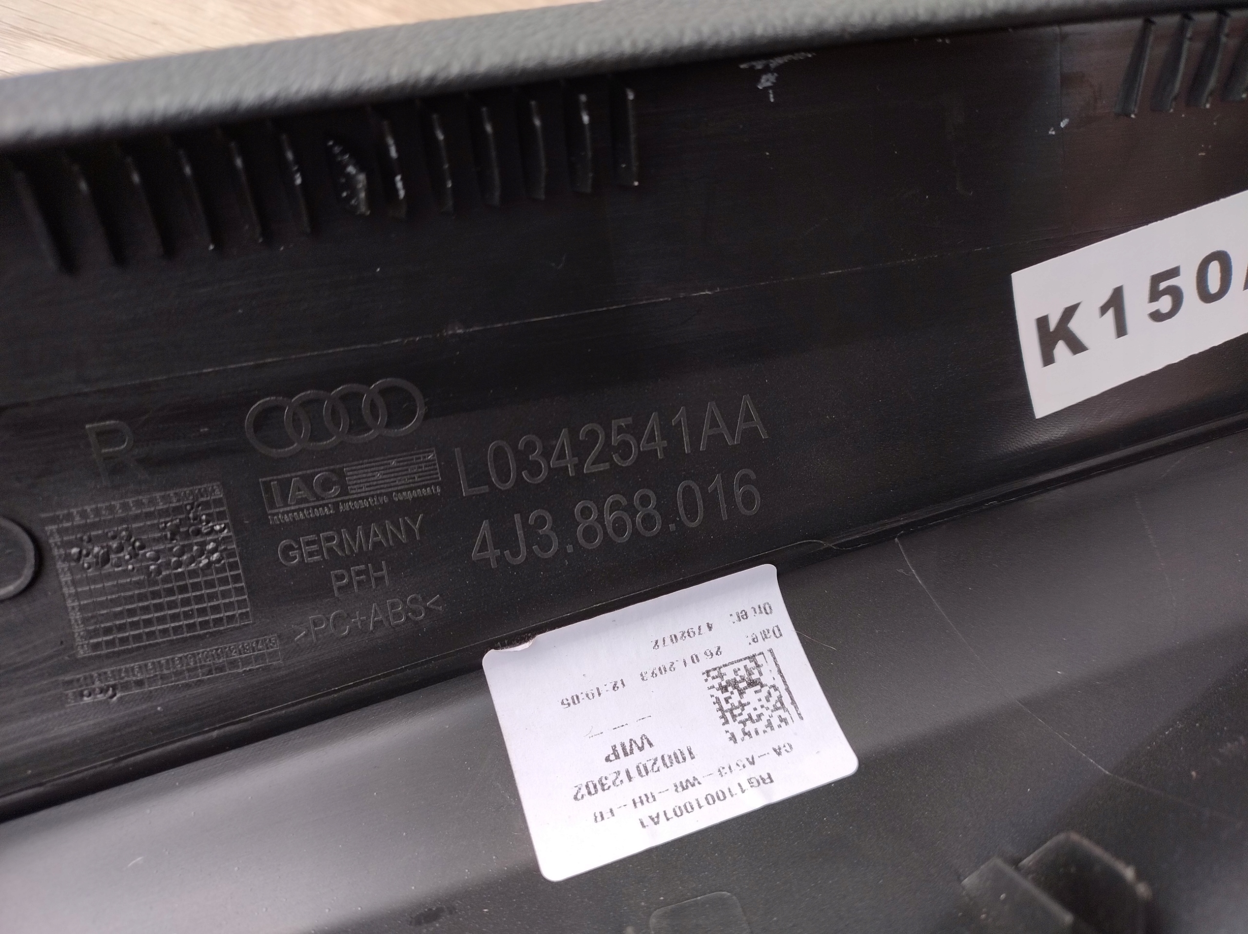 AUDI E-TRON GT RS 4J3 pravá lišta tapacíry dveře