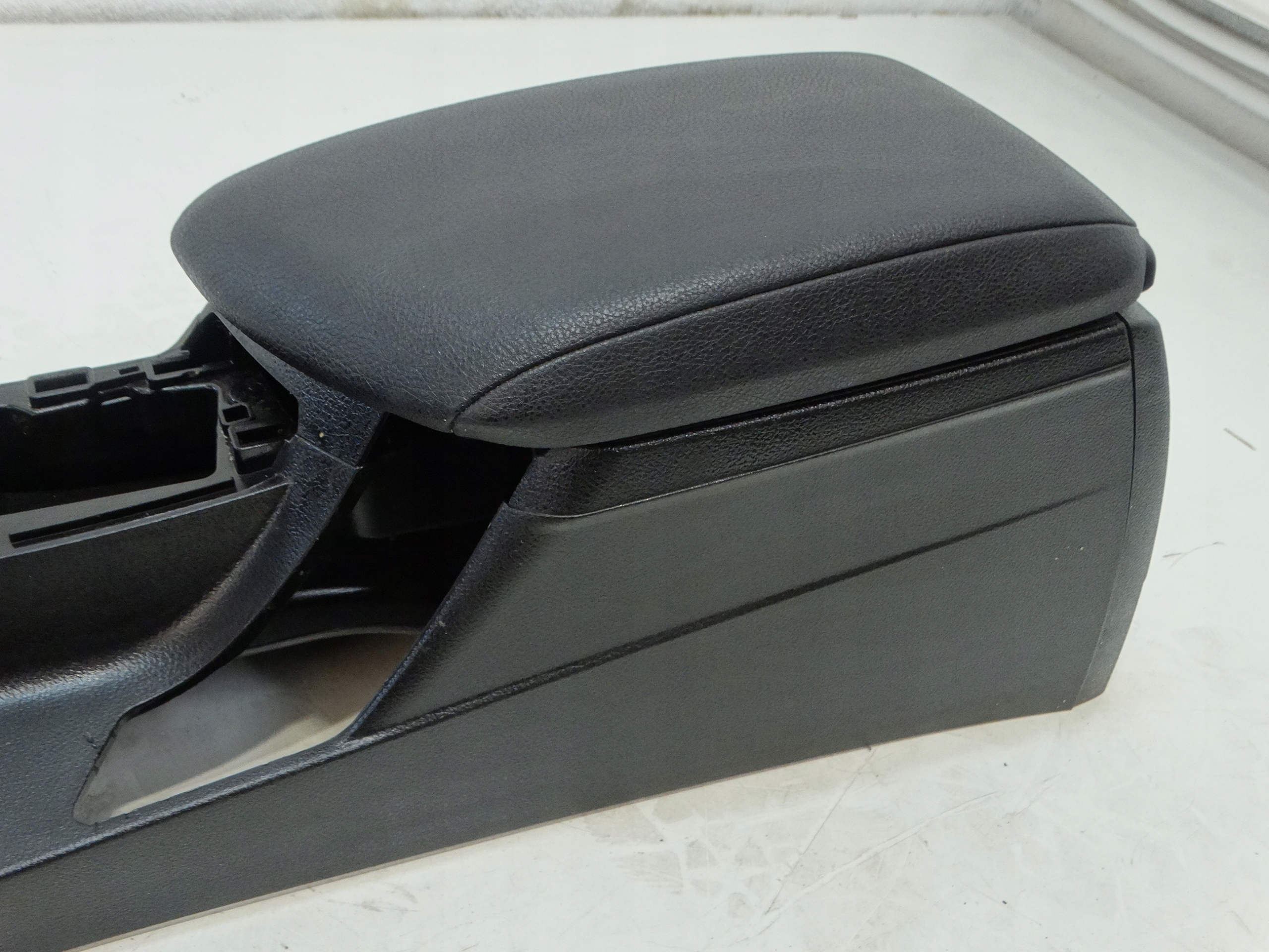 TUNEL central armrest BMW F20 2013R. 9230145-18