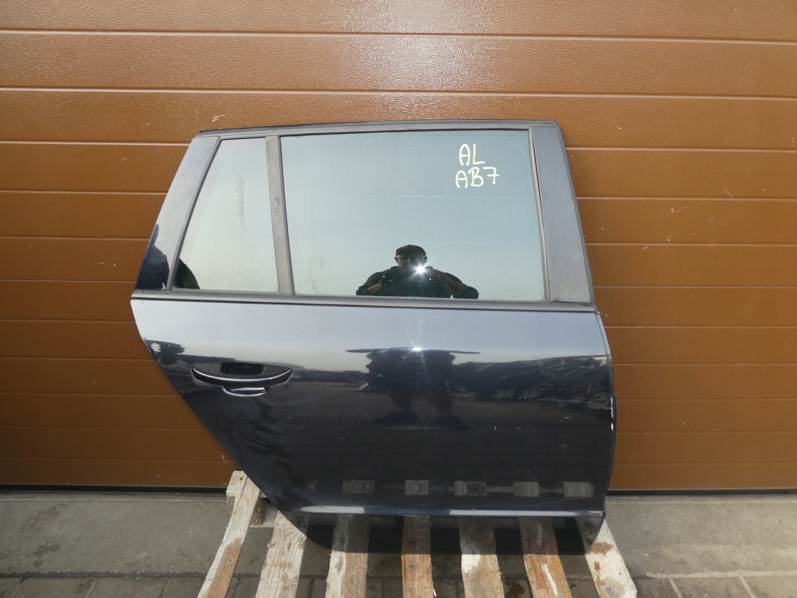 complete door right rear part SKODA SUPERB II black,