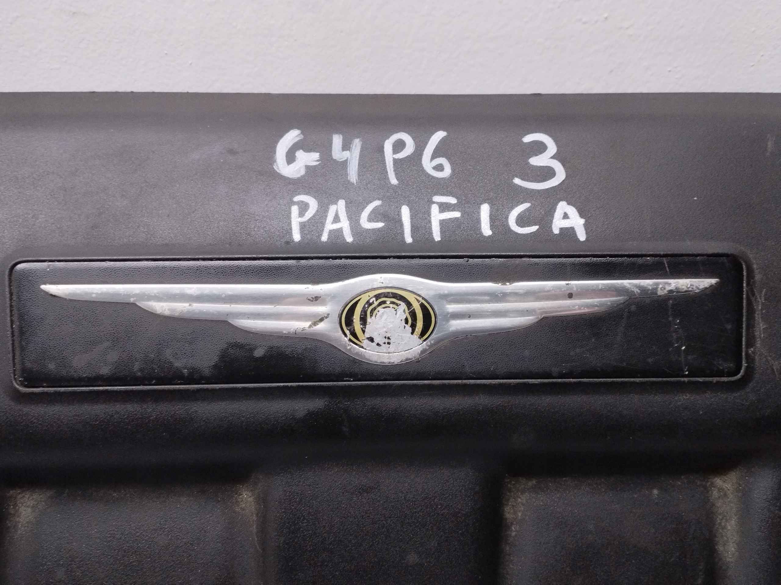cover upper of the engine CHRYSLER PACIFICA 3.5 V6 04591919A