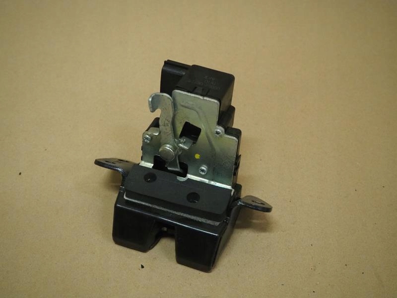 812302S000 - ЗАМОК РИГЕЛЬ БАГАЖНИКА HYUNDAI IX35