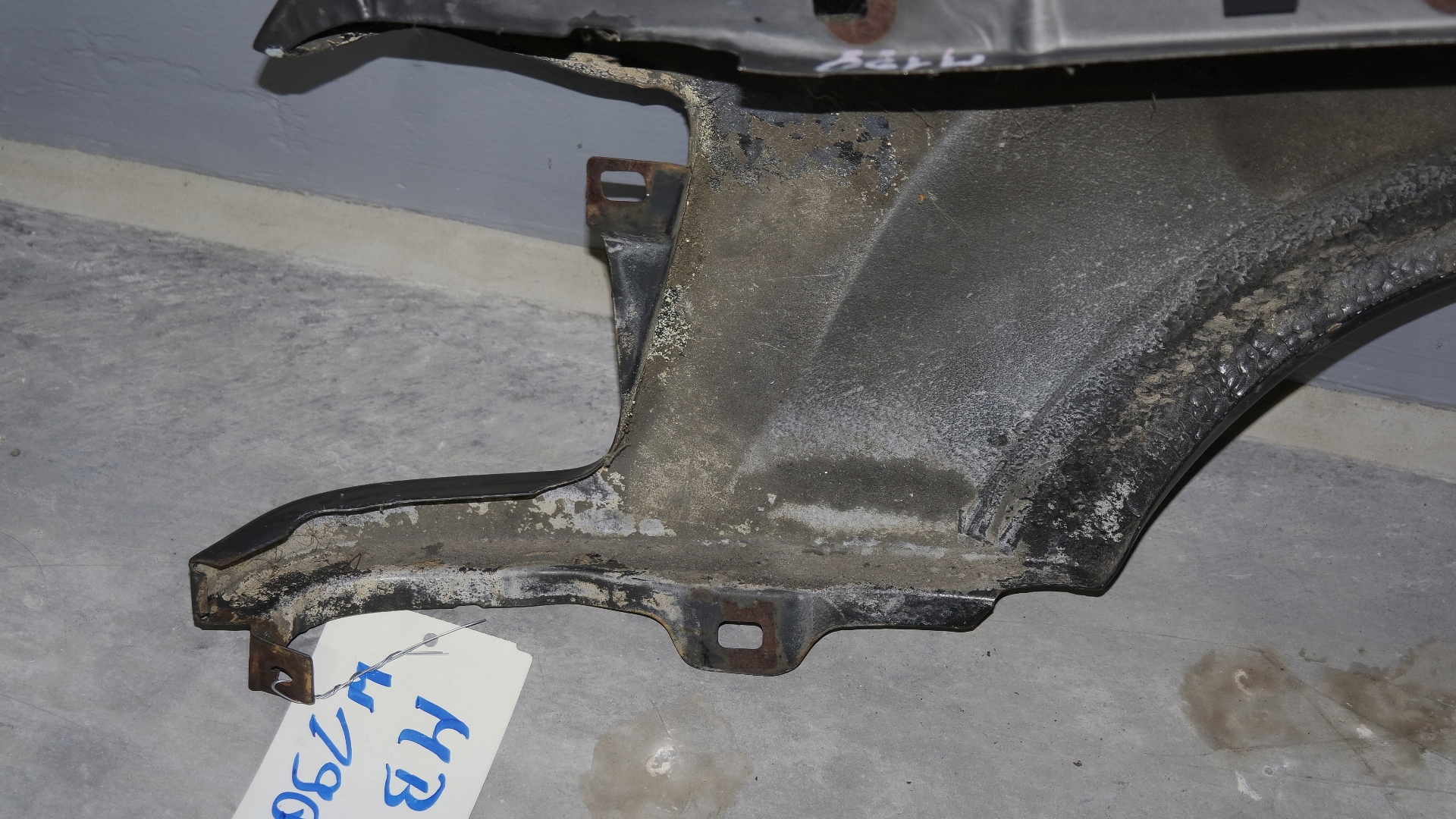 BŁOTNIK PRAWY PRZÓD MERCEDES 190 W201 Typ samochodu Samochody osobowe