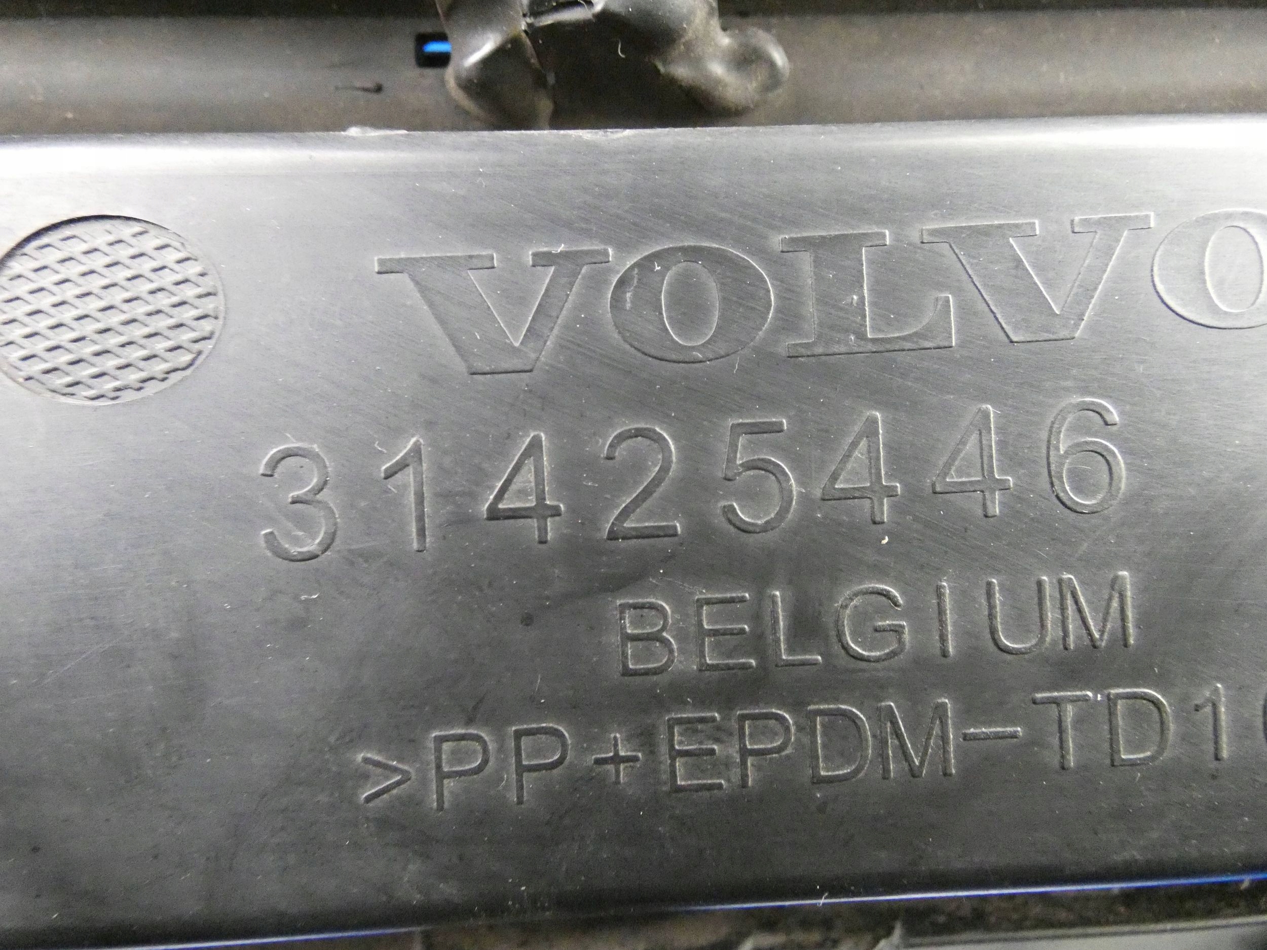 VOLVO S90 II V90 II grid of a bumper left front PRZEDIA CHROM