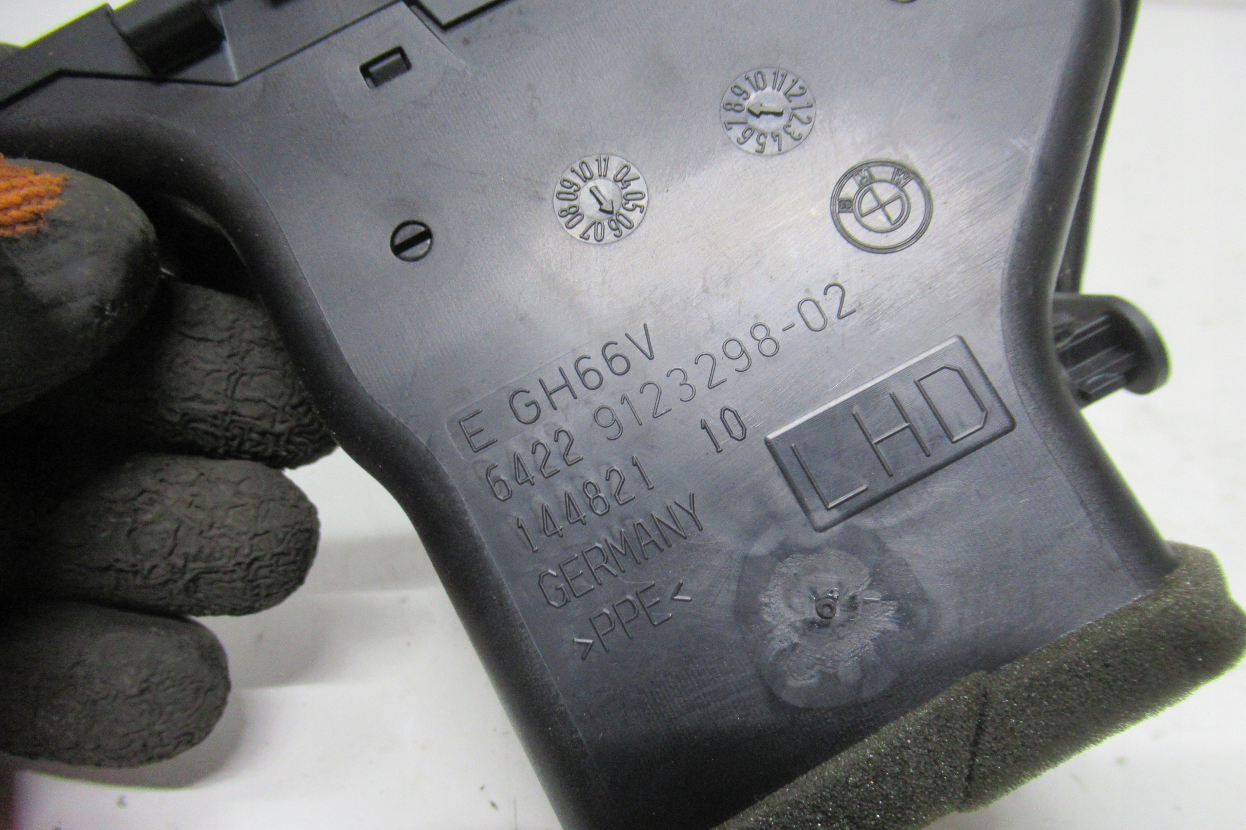 BMW E90 06R grid air conditioning devices right EU 9123298