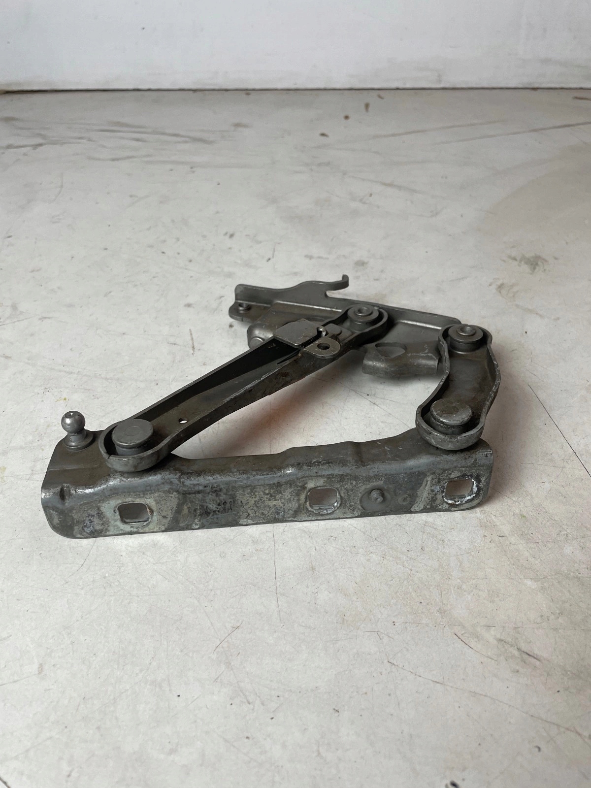 hinge bonnets front front right Mercedes E klasa W211 CLS W219