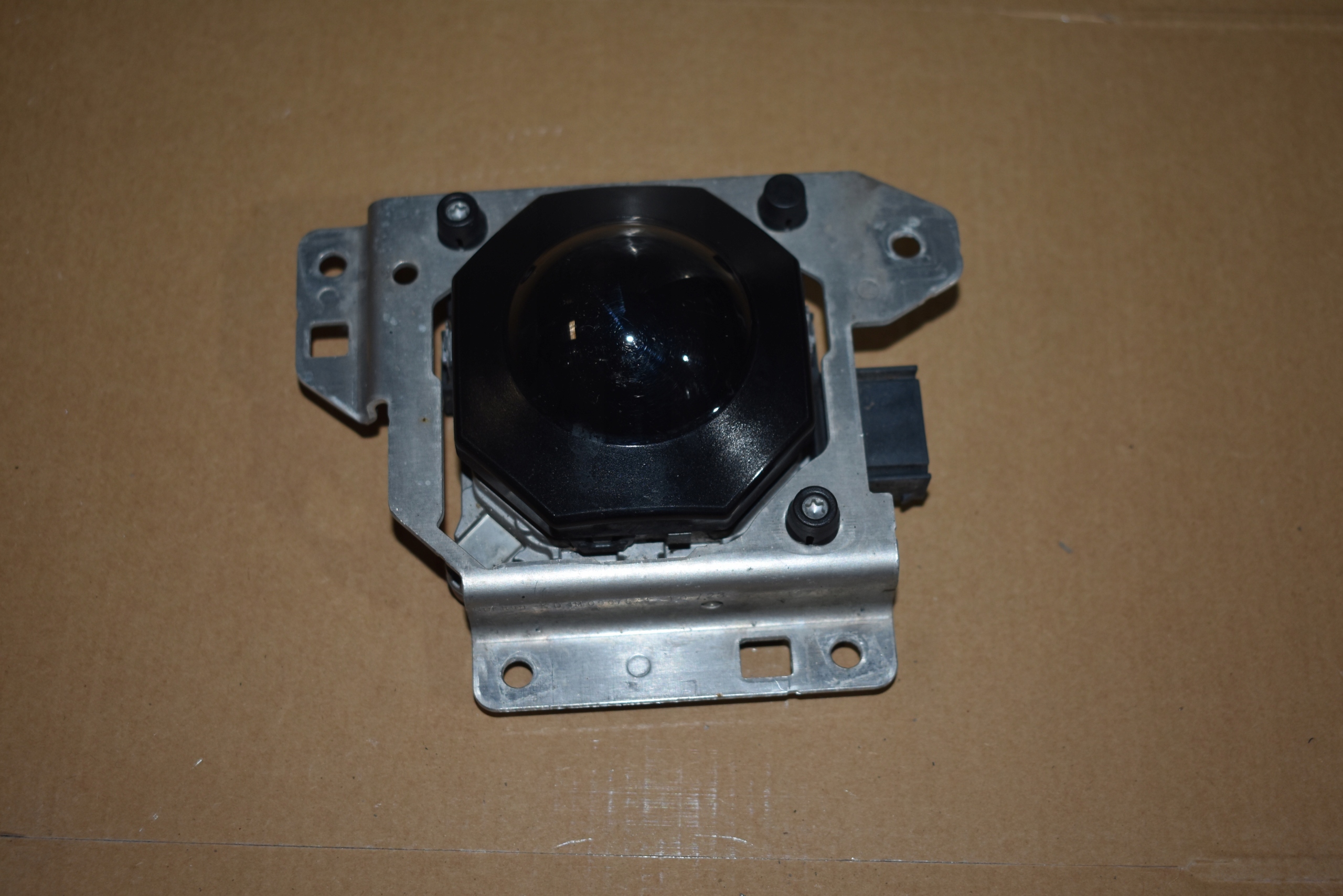 IDEALNY RADAR DISTRONIC AUDI Q8 Q7 LIFT 1 9