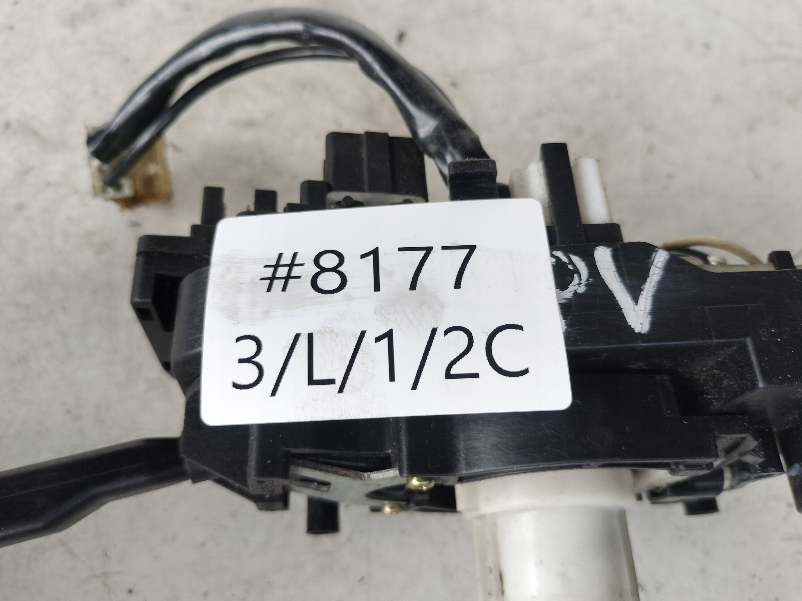 MAZDA MPV and steering wheel levers and controls
