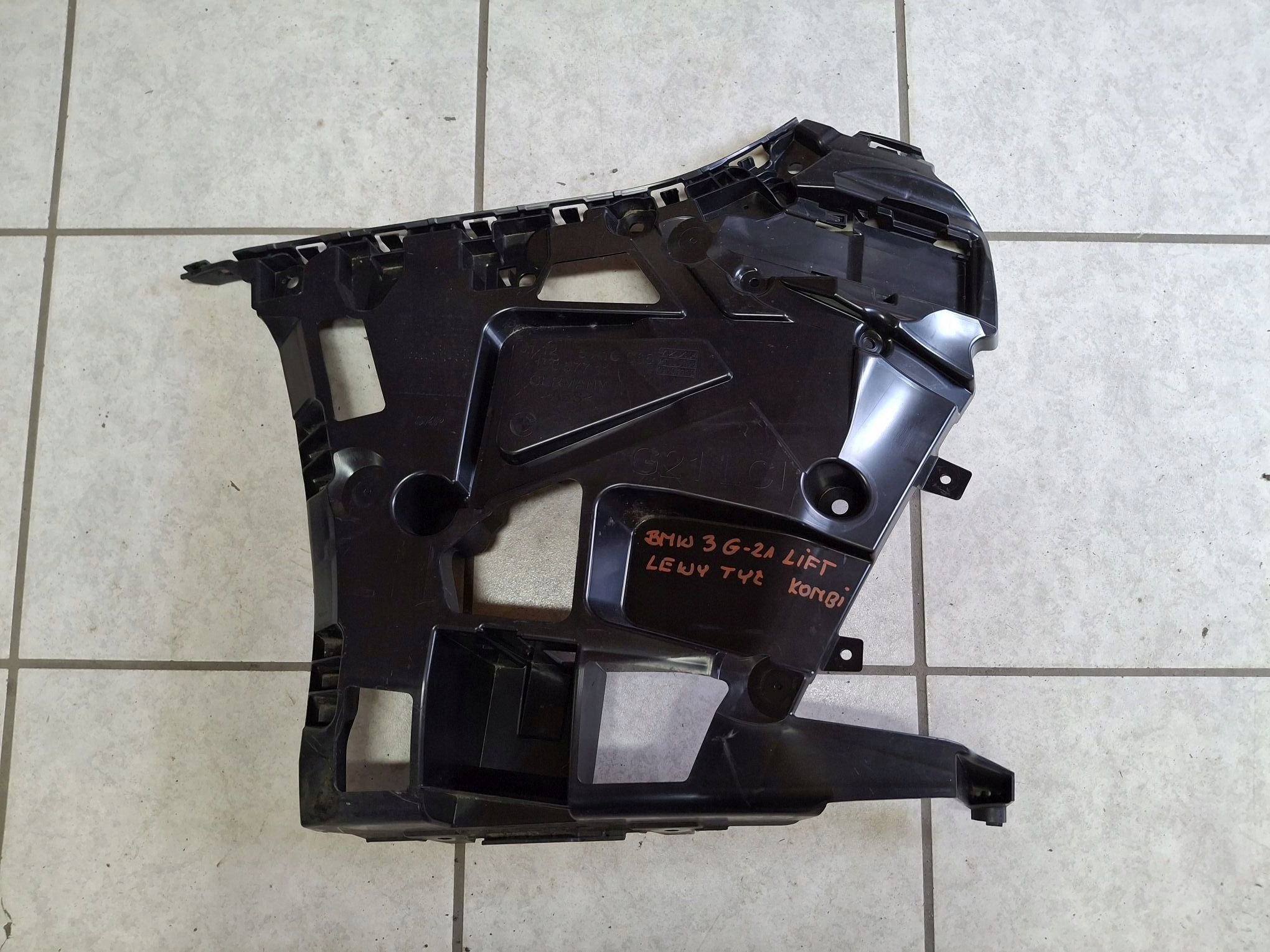 rechts oder links stoßstangenführung hinten BMW 3 G21 LIFT 2022->