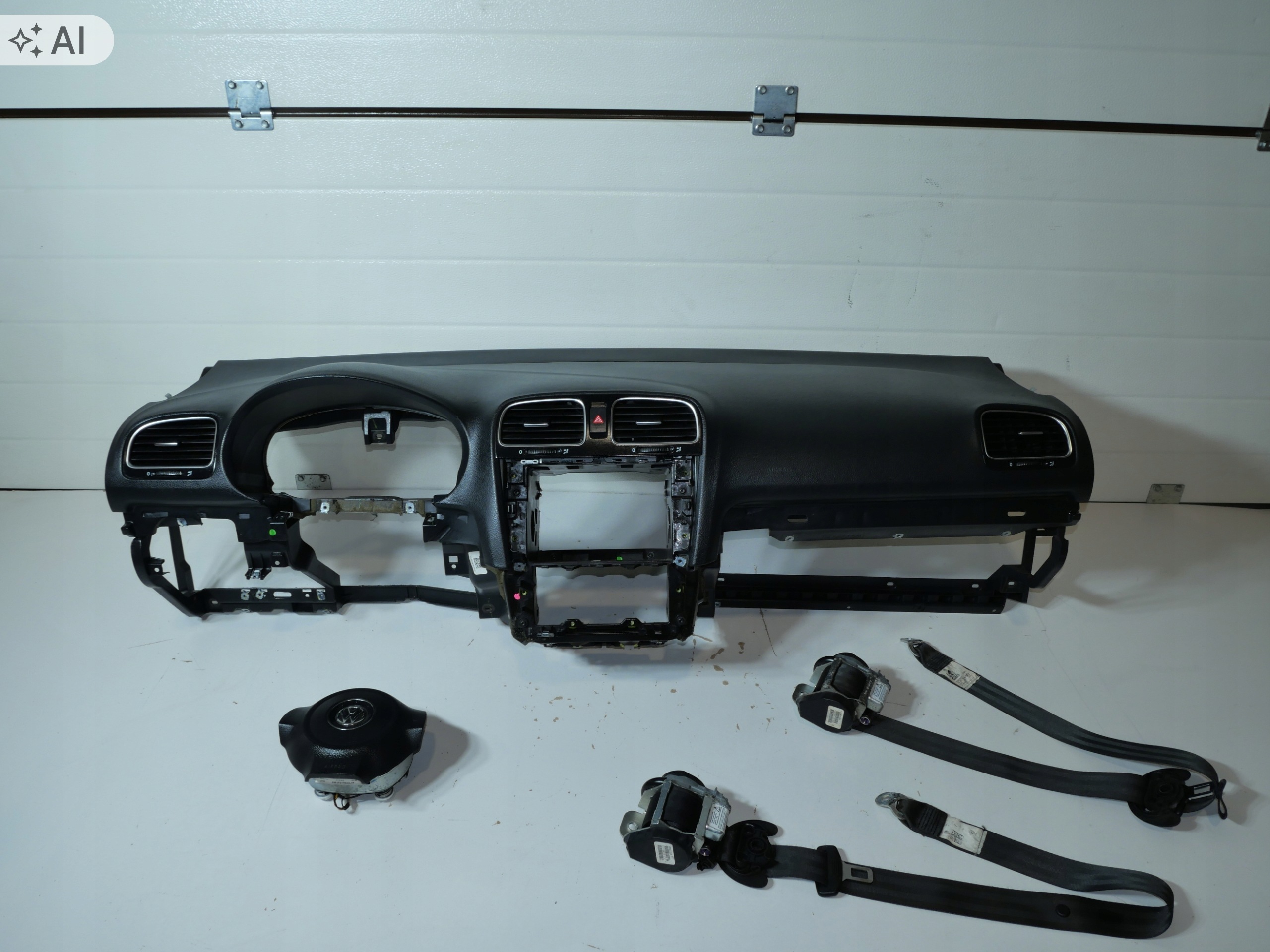 dashboard instrument panel console cockpit VW GOLF VI 5K1858295E running board