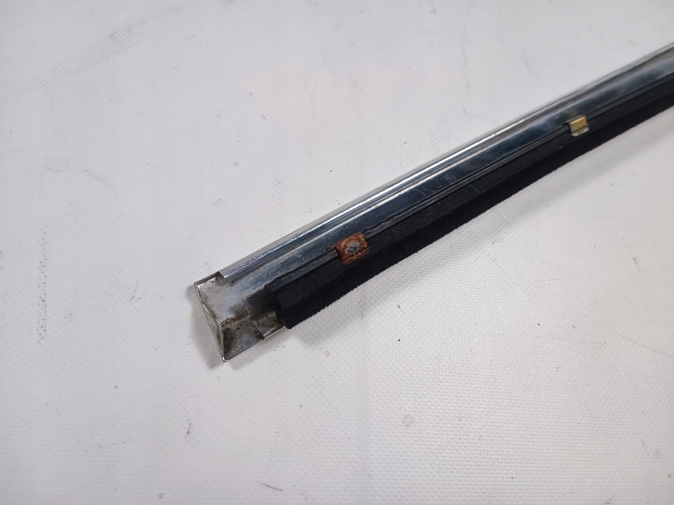 moulding dust windows left rear part Mercedes SL 107