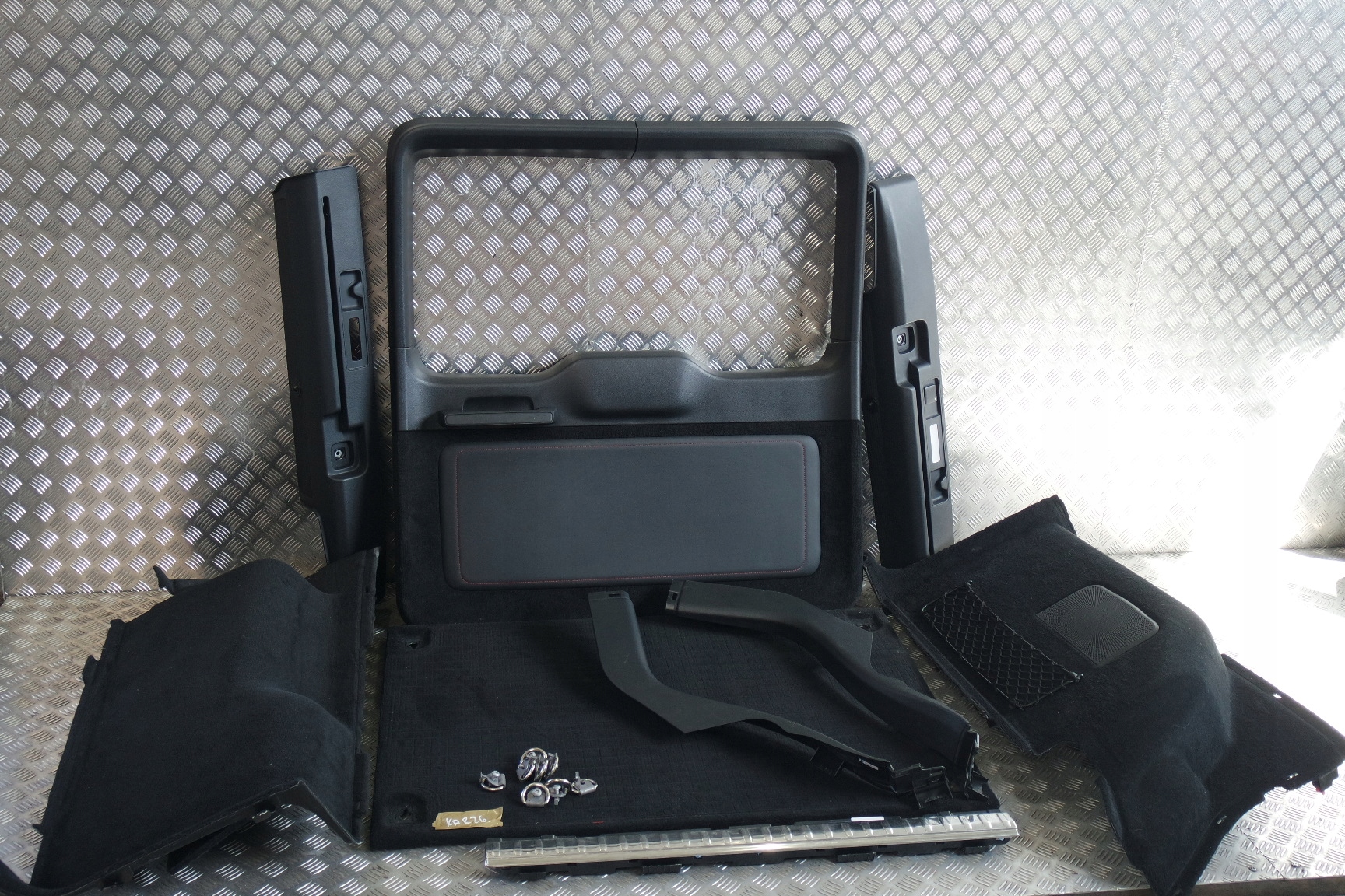 ELEMENTY BAGAŻNIKA TAPICERKA MERCEDES G W463/4