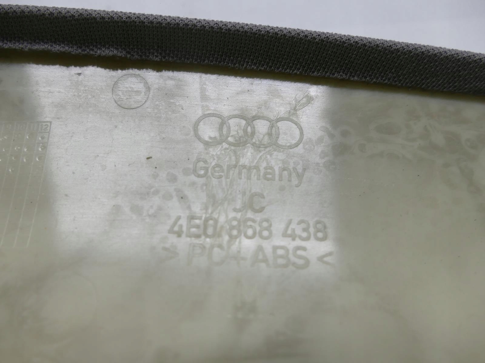 AUDI A8 D3 LIFT kárpit lista far hátso