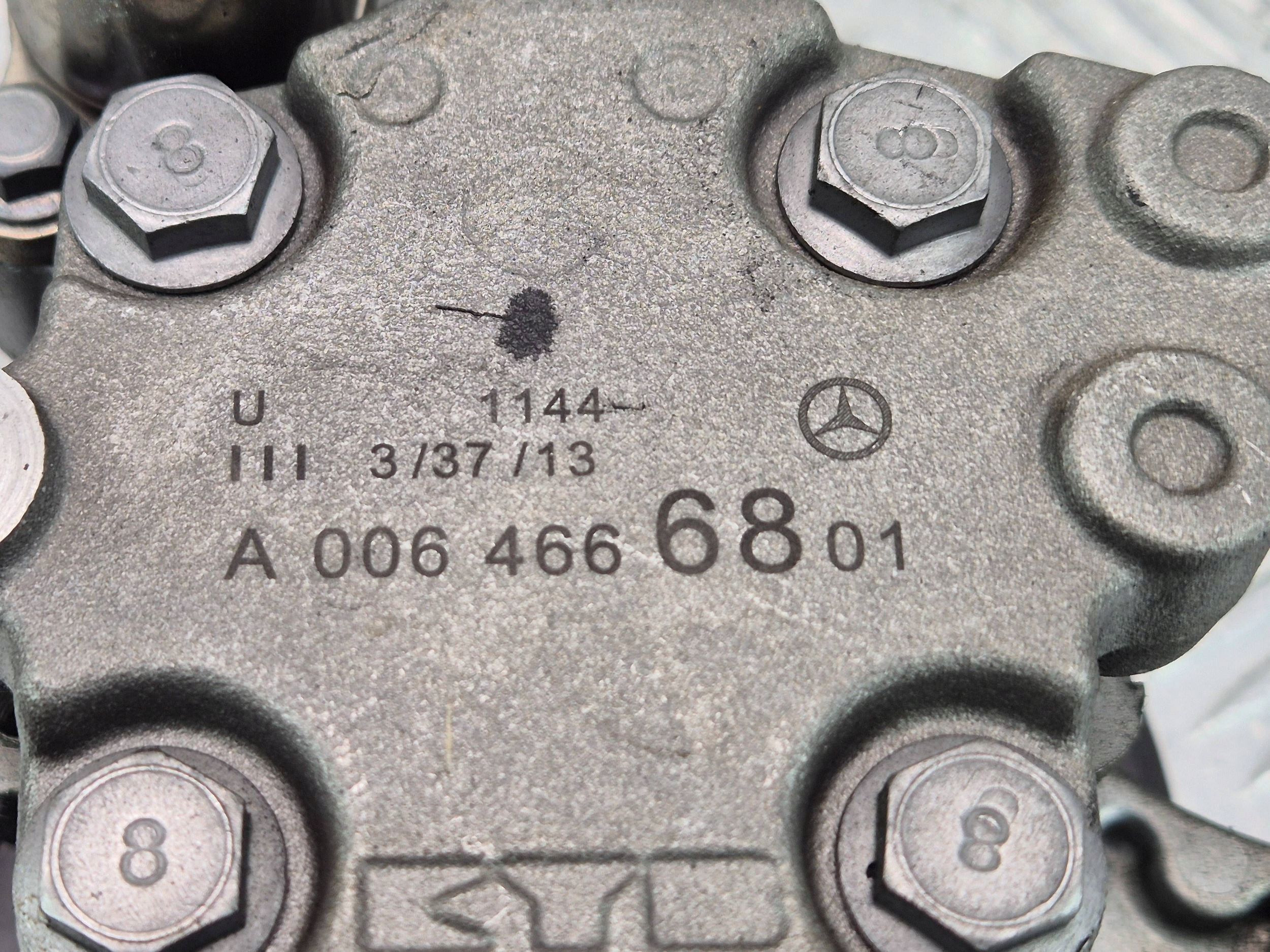 Mercedes E200 CGI W212 servo pump A0064666801