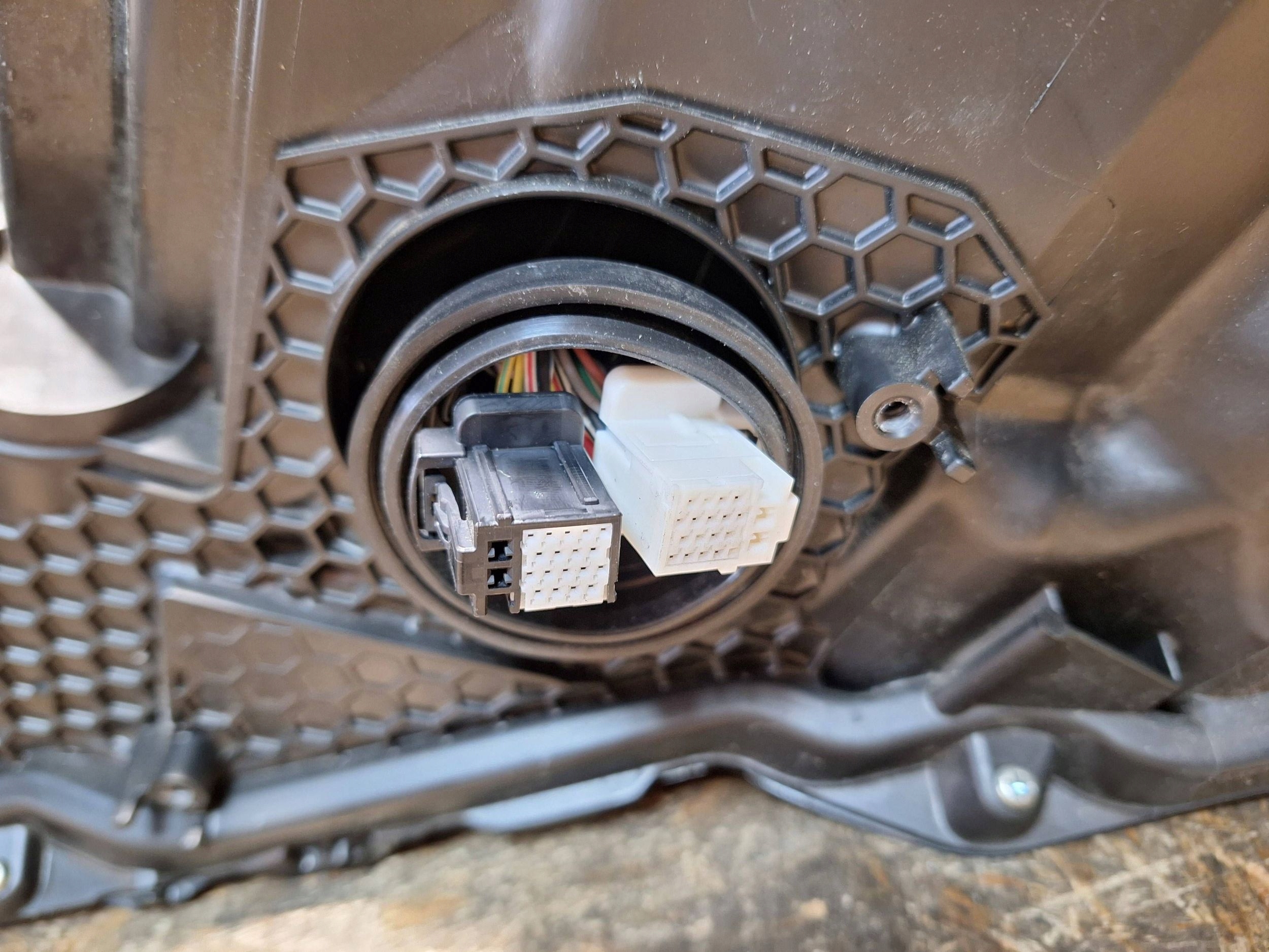 TOYOTA PRIUS V XW60 2023- light front front right FULL LED EUROPA