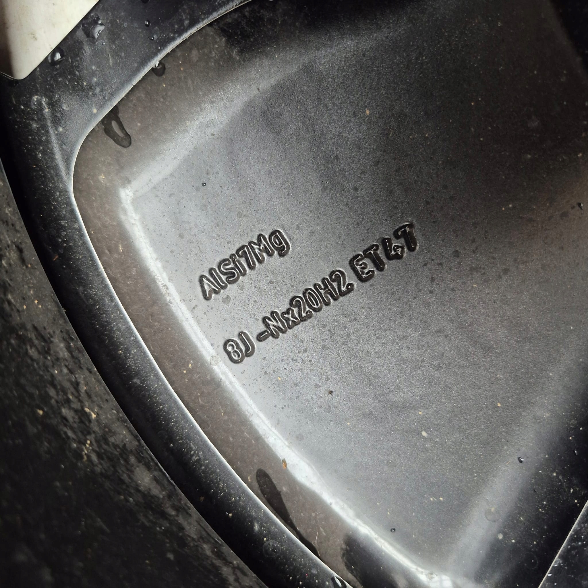 VW 10A601025T 8J-NX20H2 ET47 20" disk hliníkový