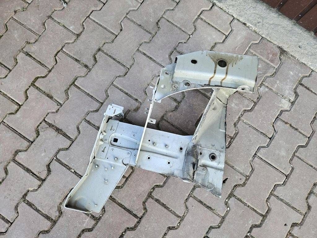 quarter front front left left podloznica fartuch Renault Zoe