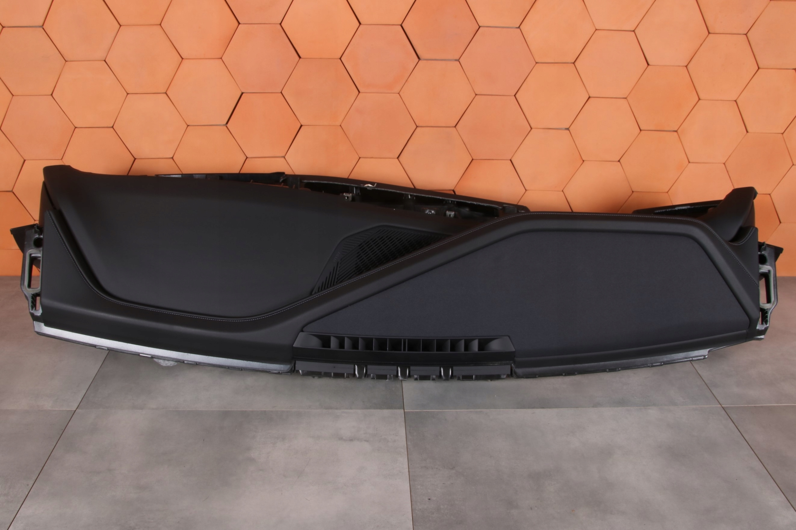 BMW 7 G70 originál dashboard instrument panel console leather VEGANZA black
