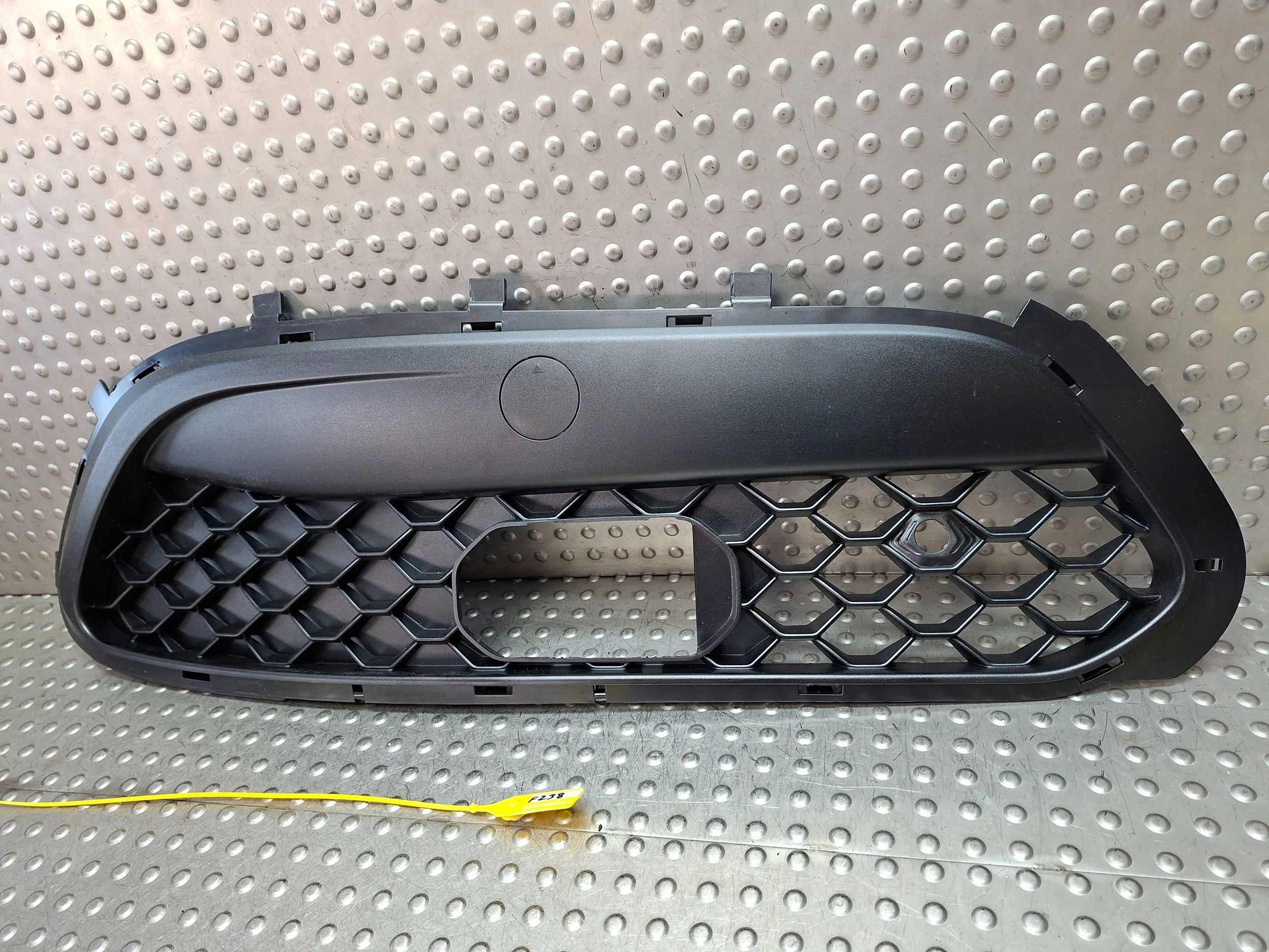 grid of a bumper front right ALFA ROMEO STELVIO RADAR 156114913