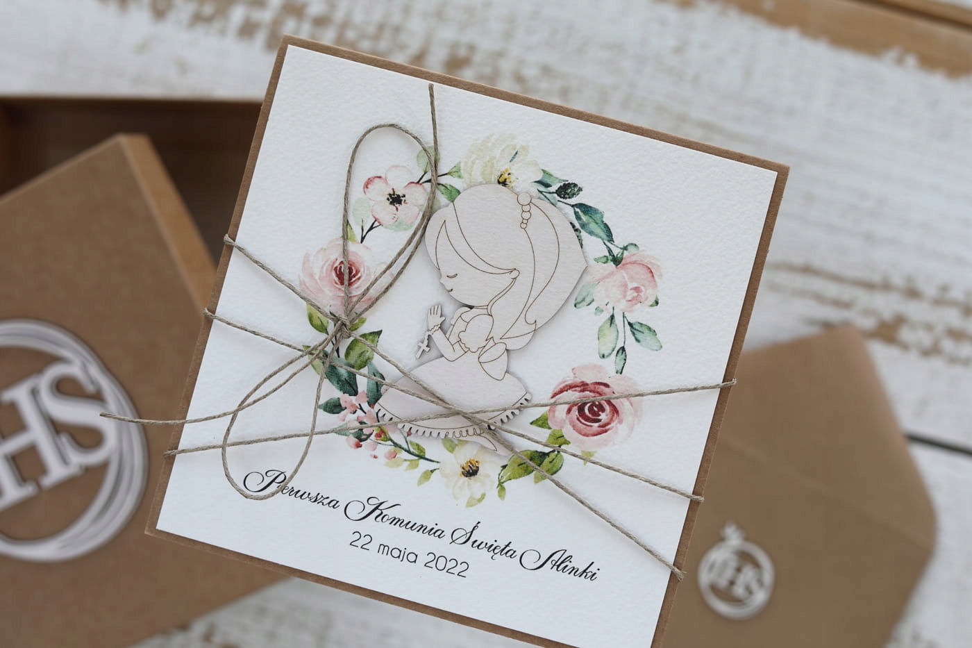 Originální suvenýr přijímání – společenská pohlednice s krabičkou a obálkou