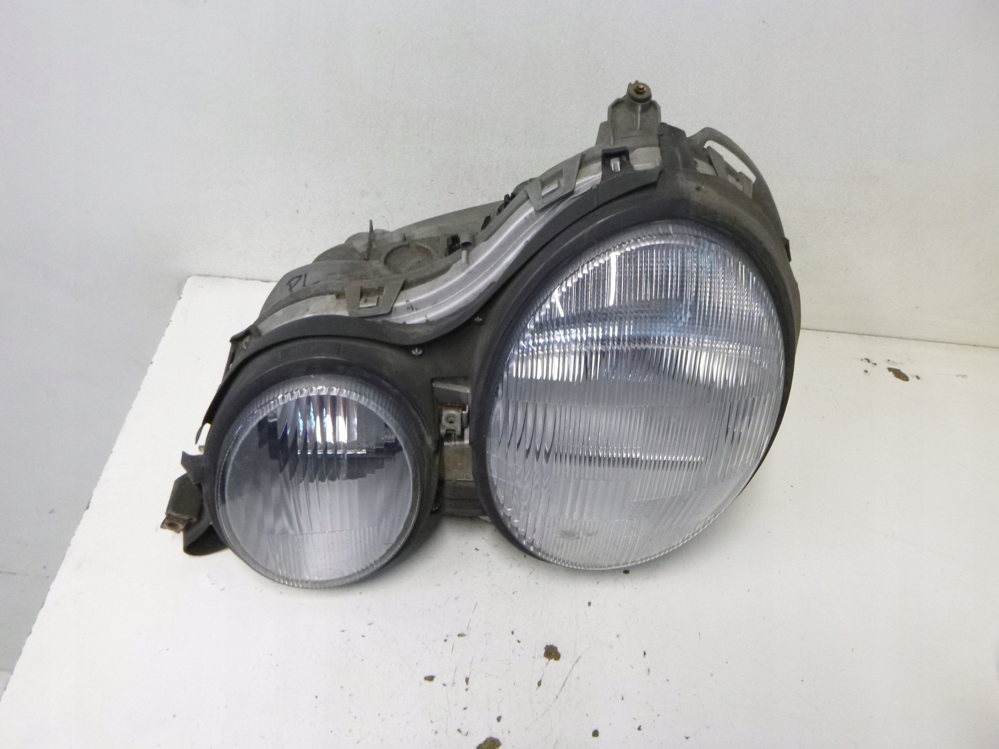 light front Mercedes W210 99r. HELLA