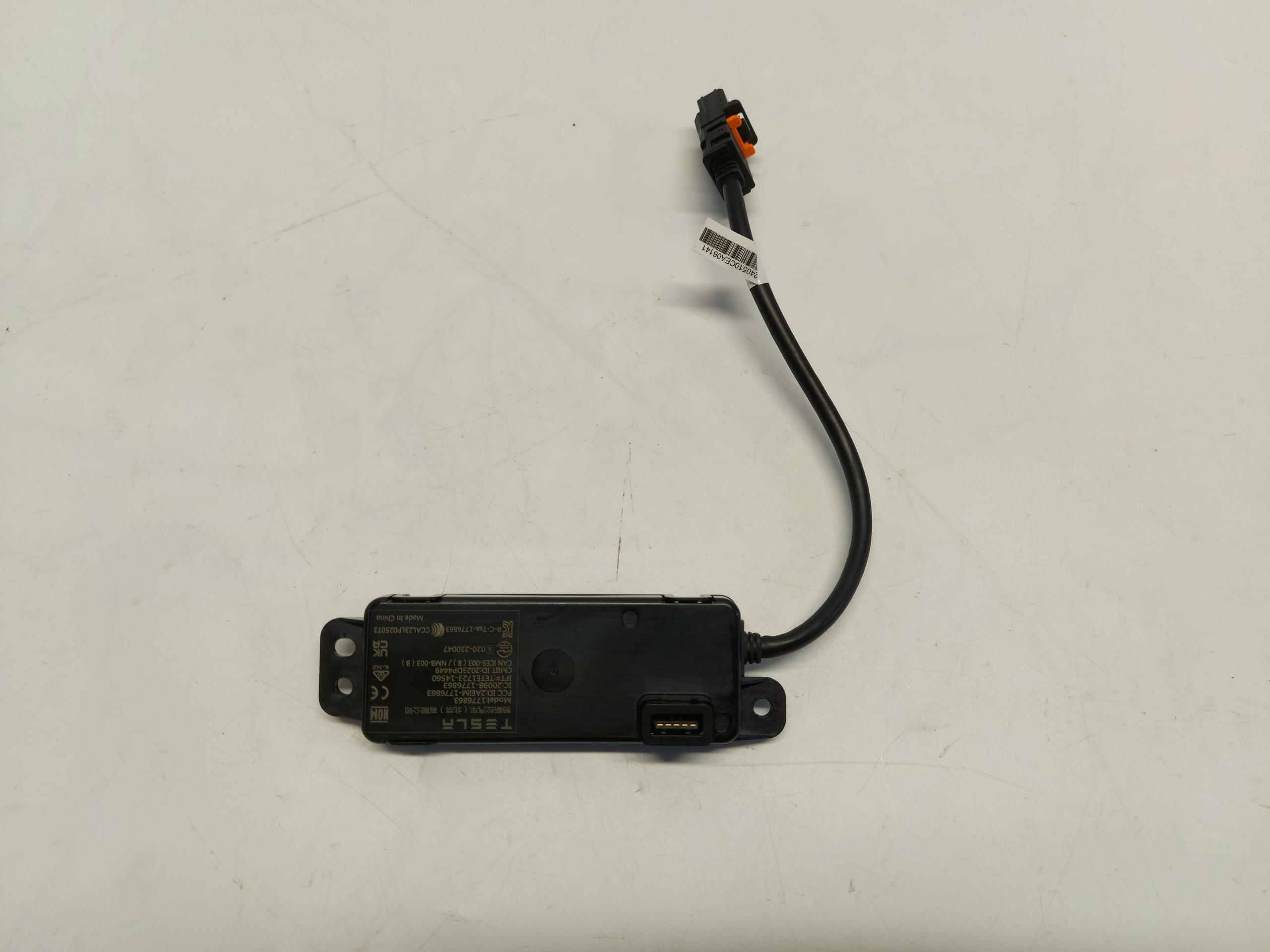 TESLA MODEL 3 LIFT 2024 HIGHLAND modulo USB