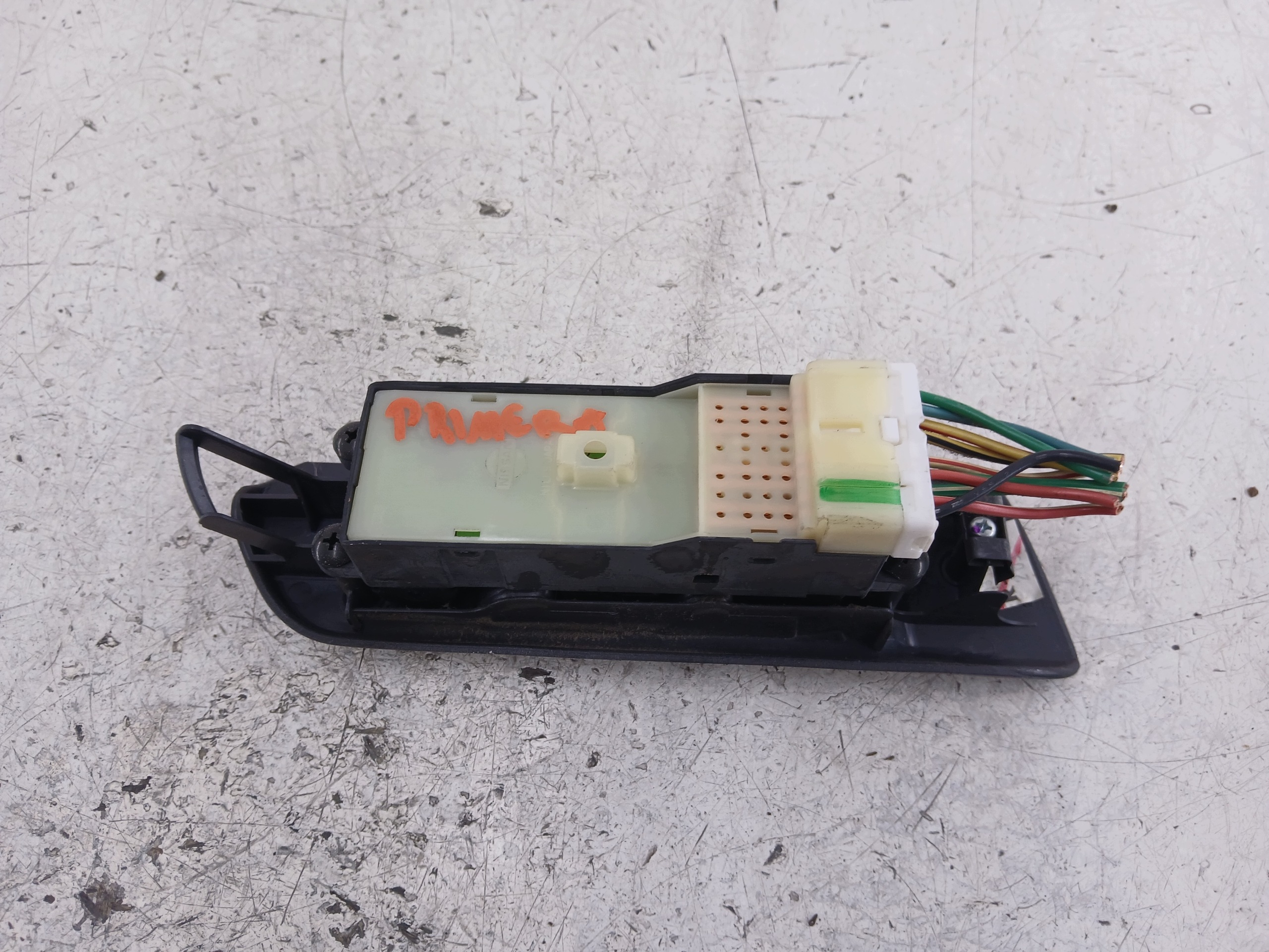NISSAN PRIMERA P11 PANEL okna levý předek