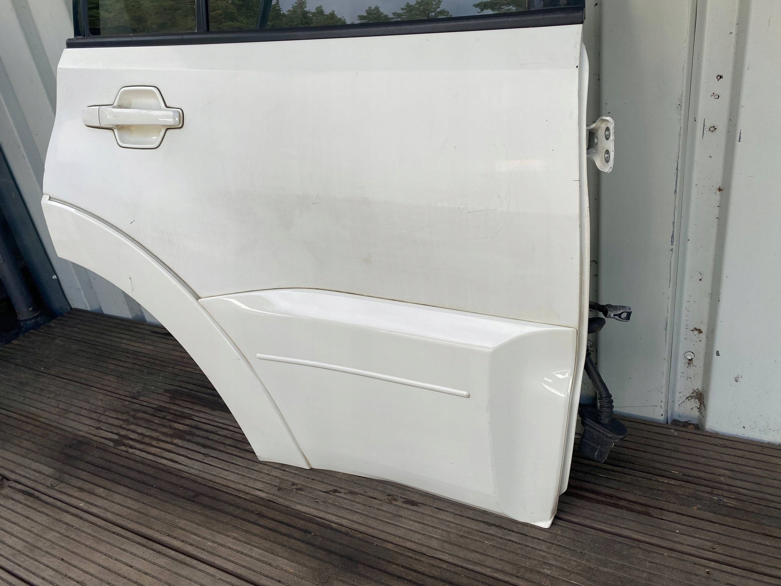 MITSUBISHI PAJERO IV 5D complete door right rear part BIALY
