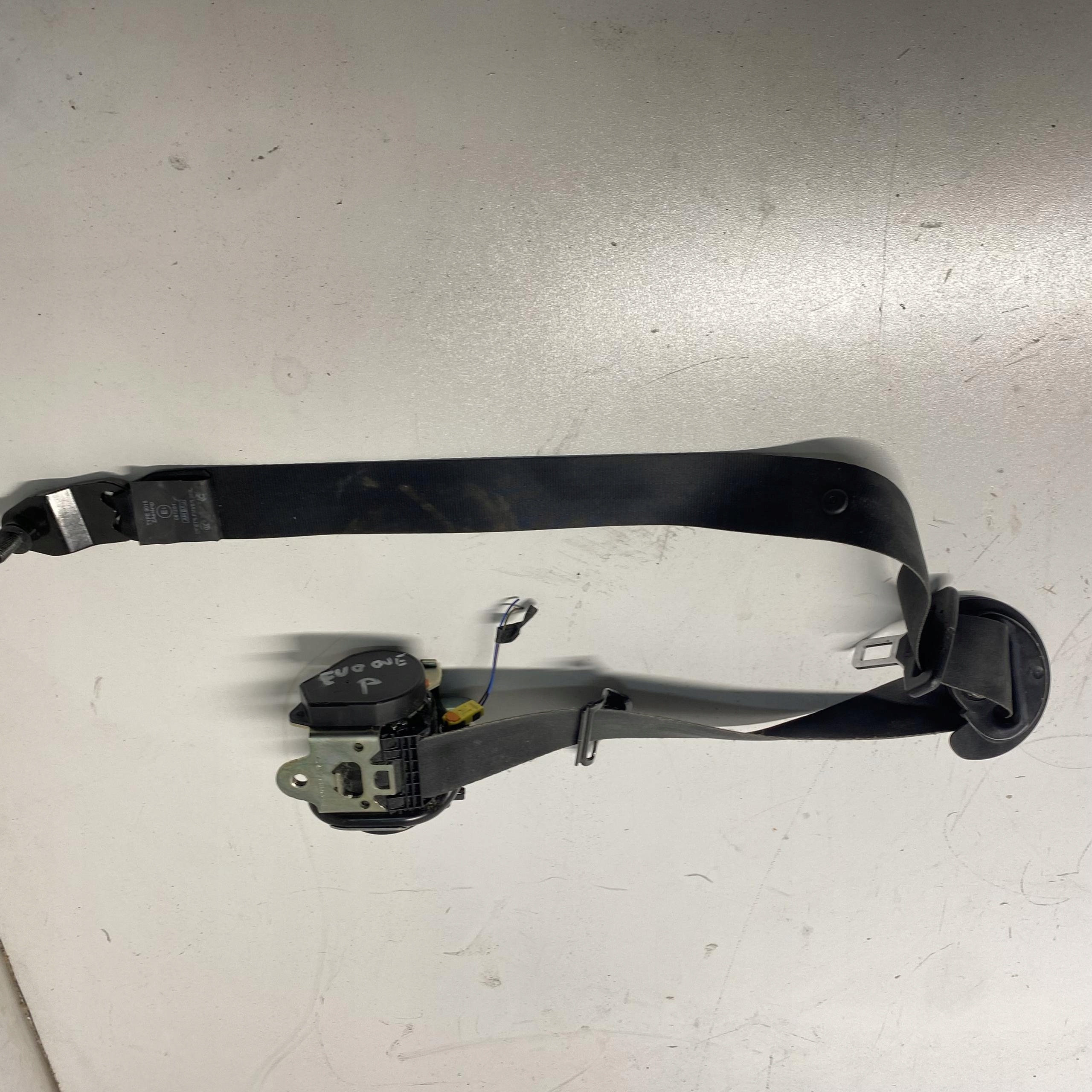 tension belt safety right front RANGE ROVER EVOQUE L538