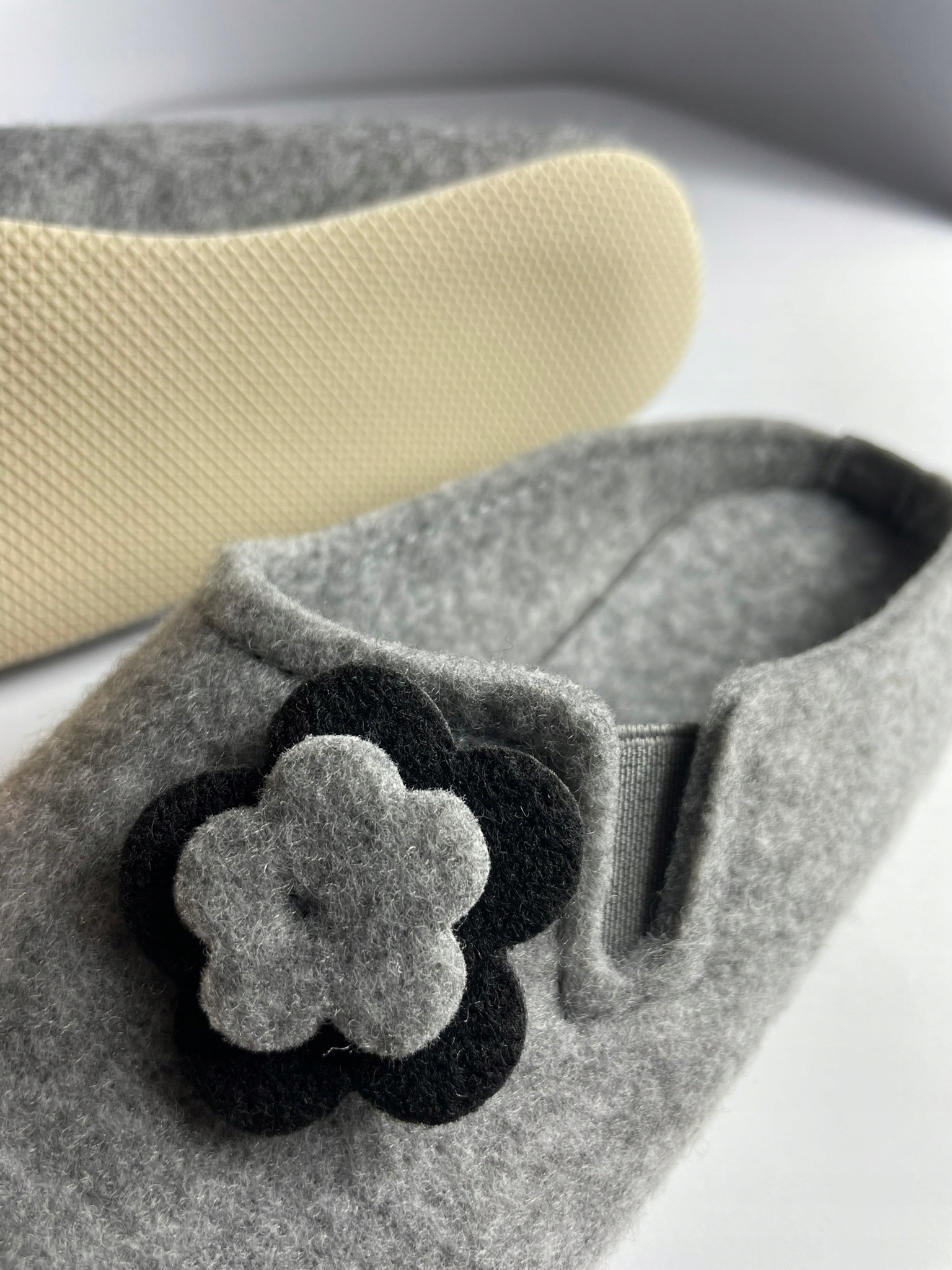 BAMBOSZE DAMSKIE KAPCIE FILCOWE WYGODNE PANTOFLE DOMOWE CIAPY CIEPŁE Rozmiar 40