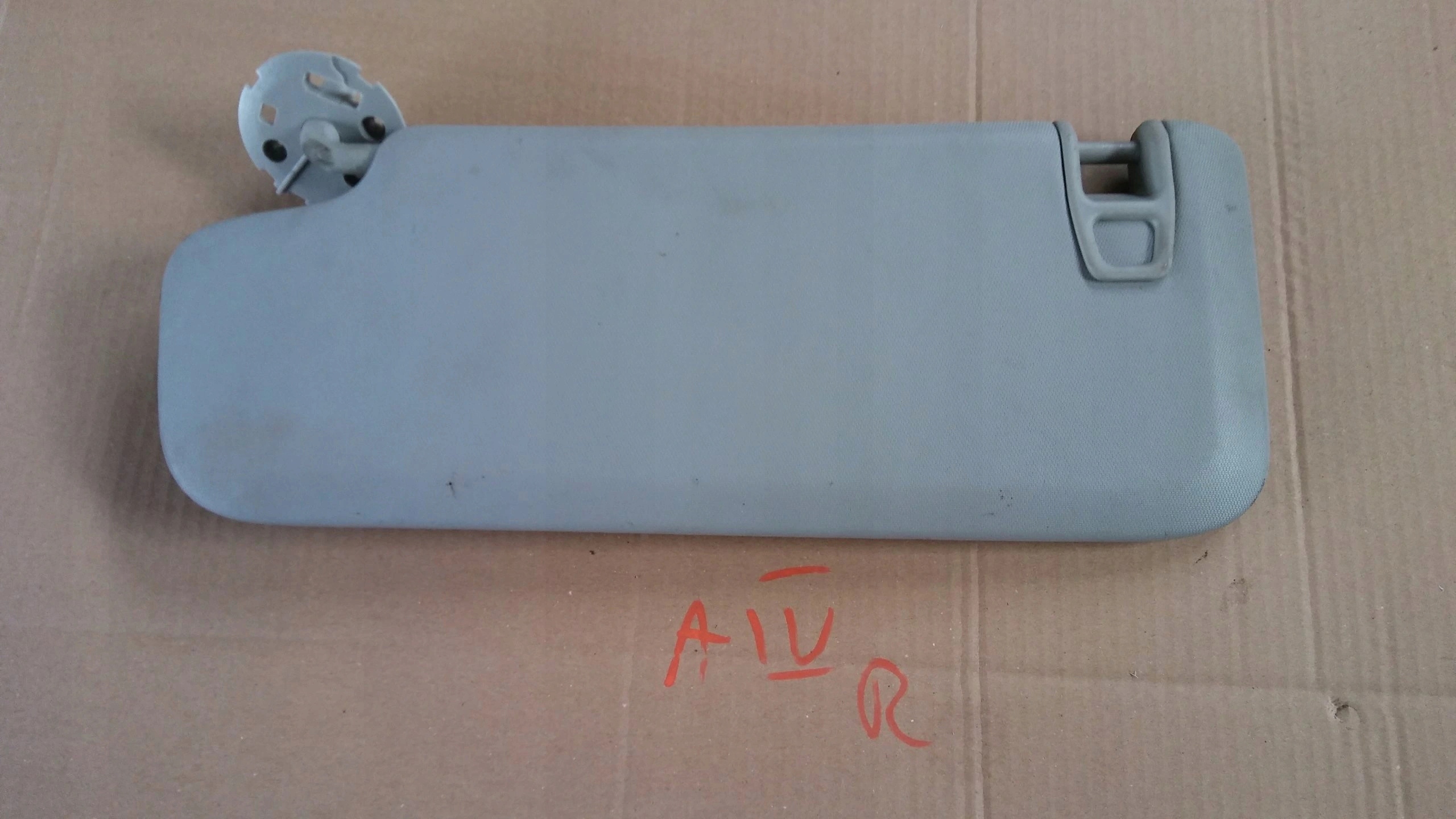 PRAWY DASZEK PRZECIWSŁONECZNY OPEL ASTRA IV J