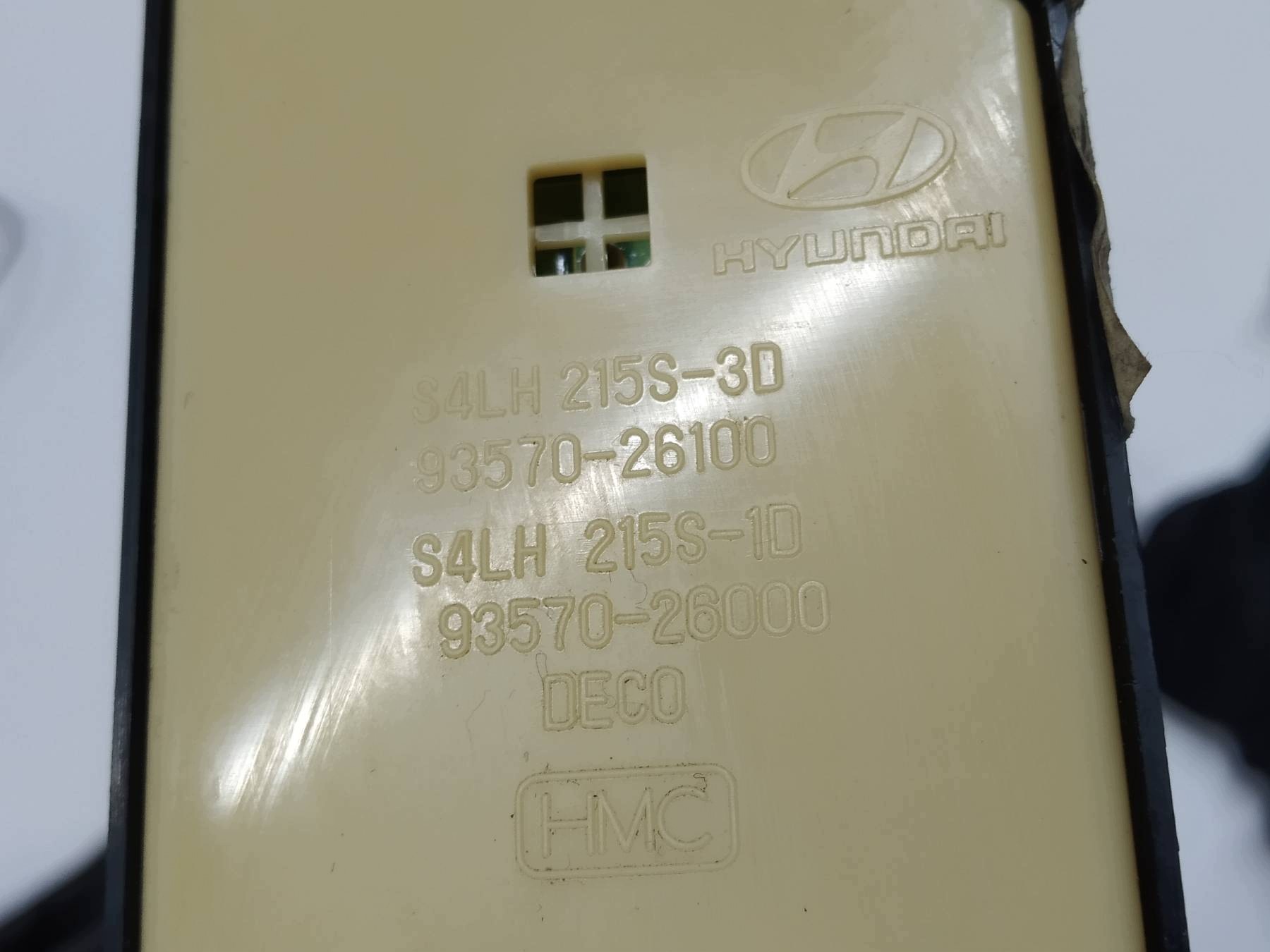 window control switch left front 93570-26100 Hyundai Santa Fe and (2000-2006)