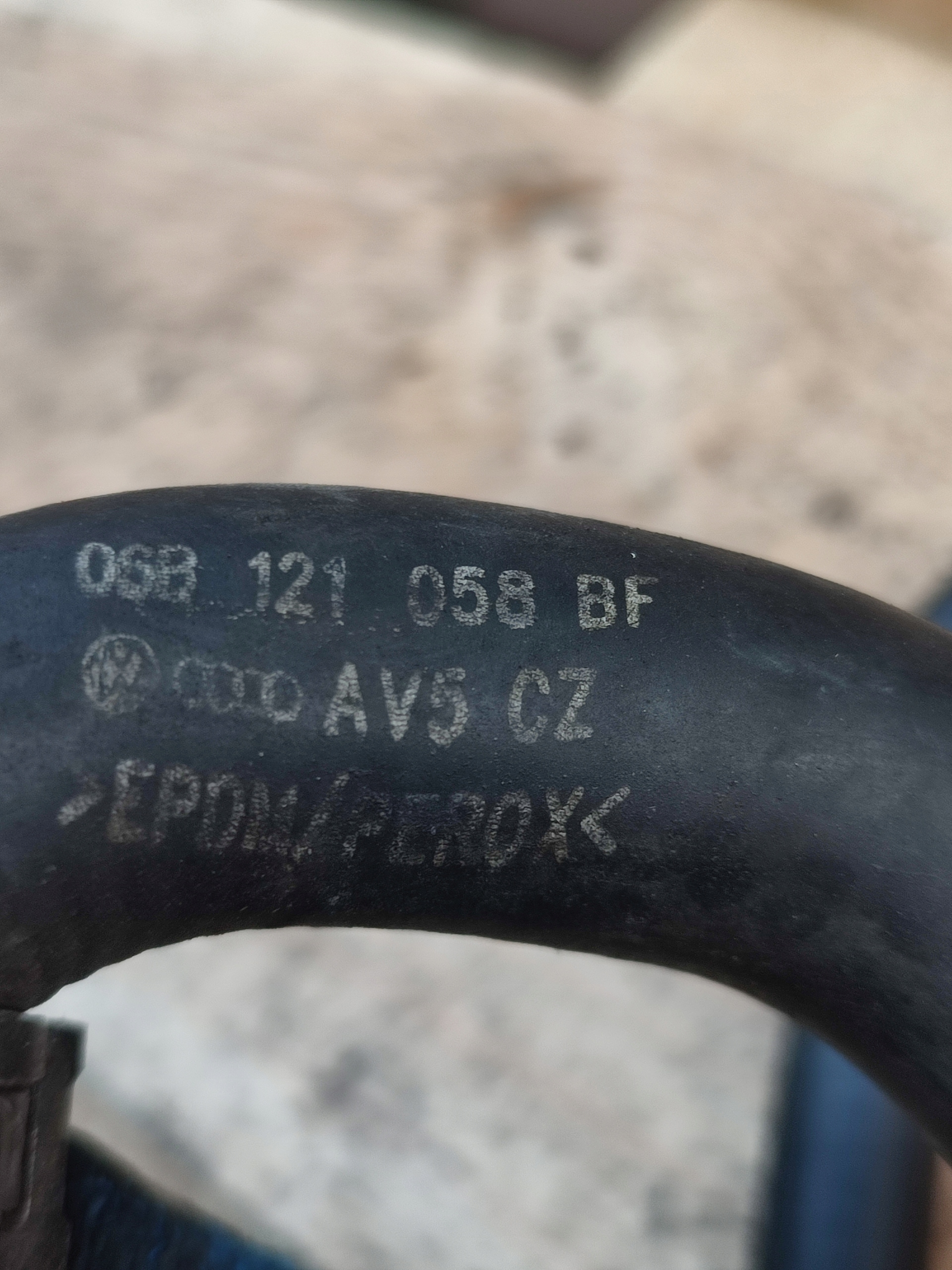 cijev prijenos crijevo vode Audi Volkswagen 038121058BF