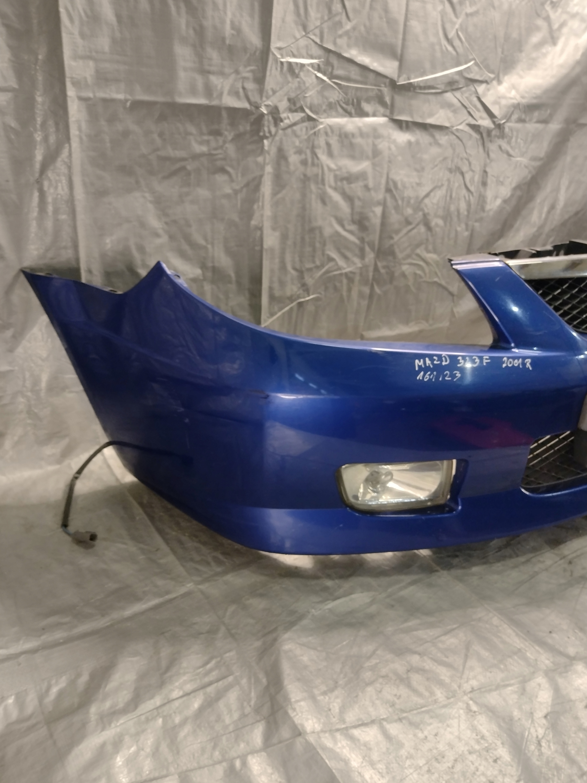 nárazník predný Mazda 323F 2001r
