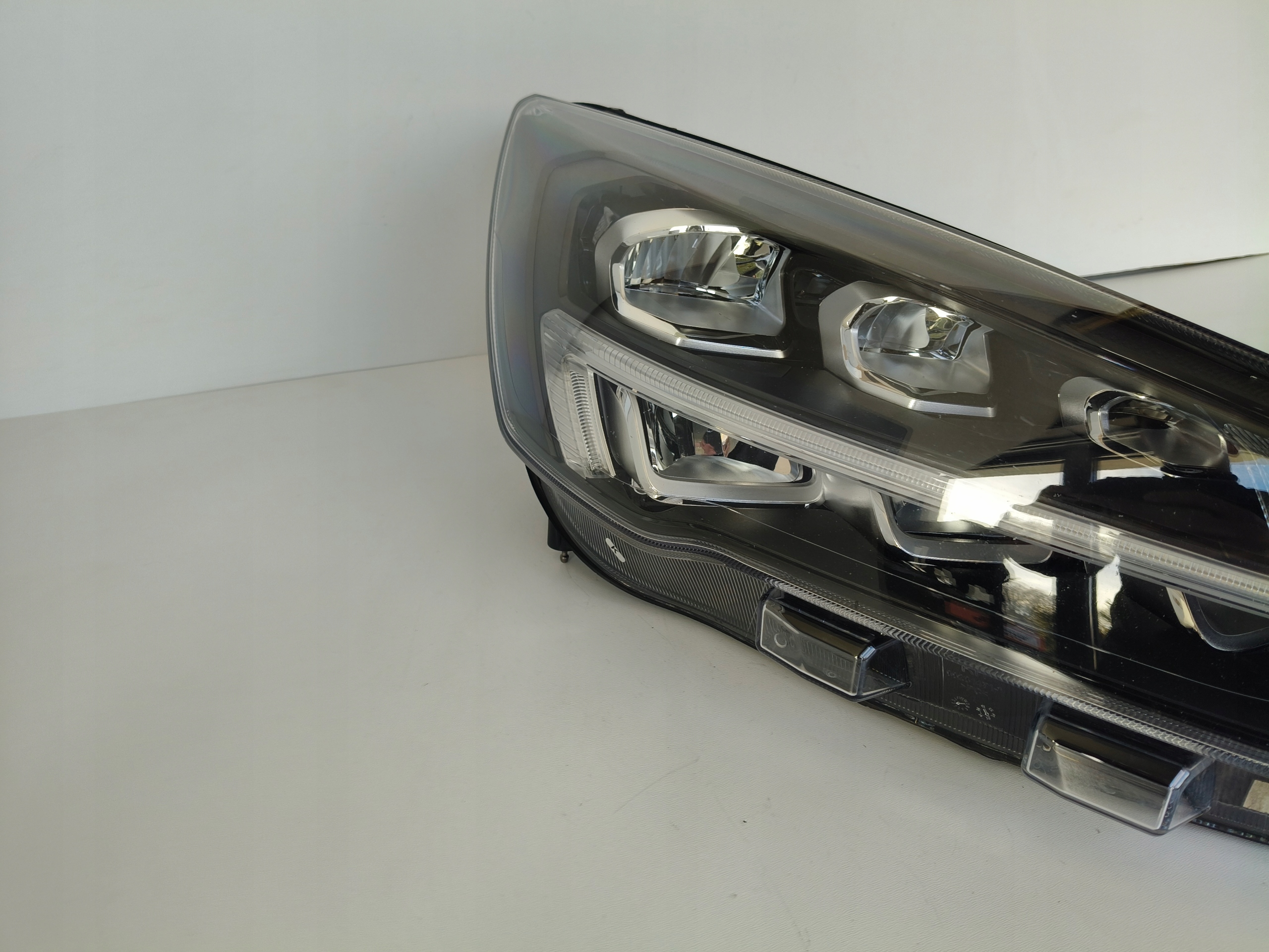 light right REFLEKTOR FORD FOCUS MK4 18- FULL LED