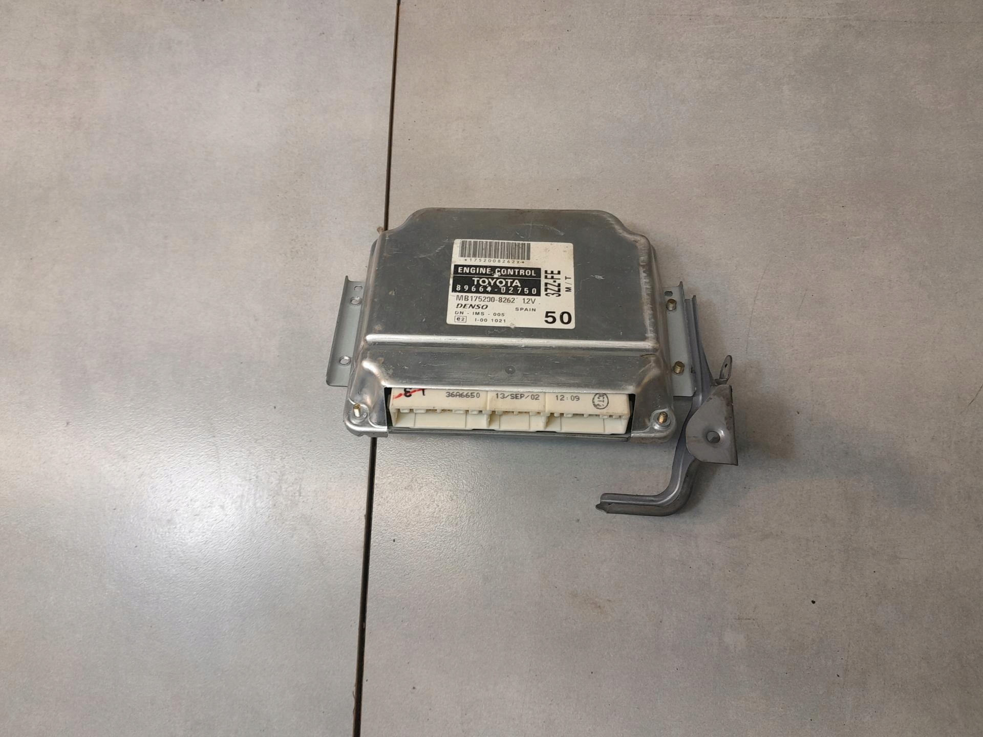 control unit of the engine COROLLA E12 1.6 B 8966102750